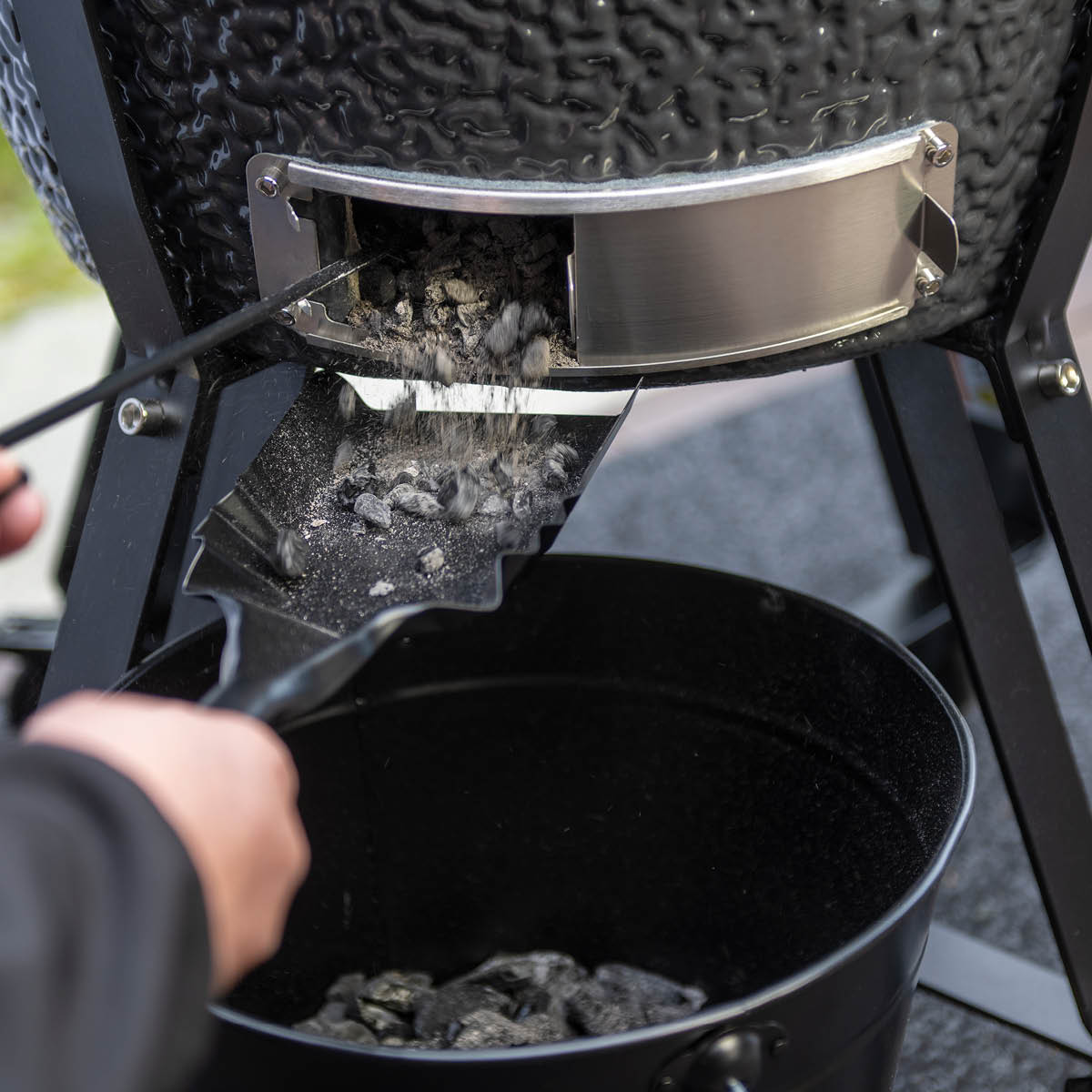 Mustang Kamado askskrapa 46 cm till grillar