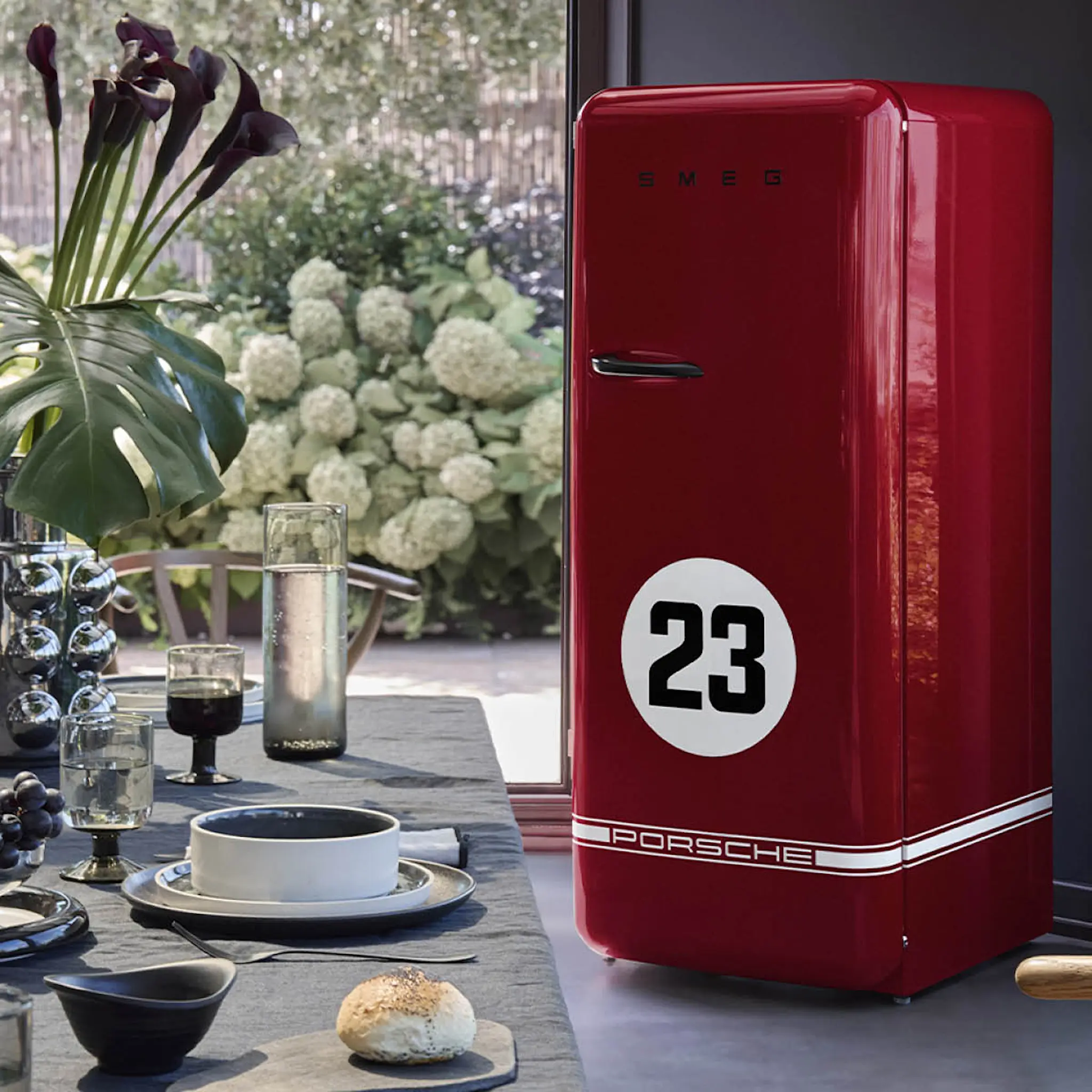 Smeg Smeg x Porsche kylskåp med frysfack Limited Edition Salzburg Red