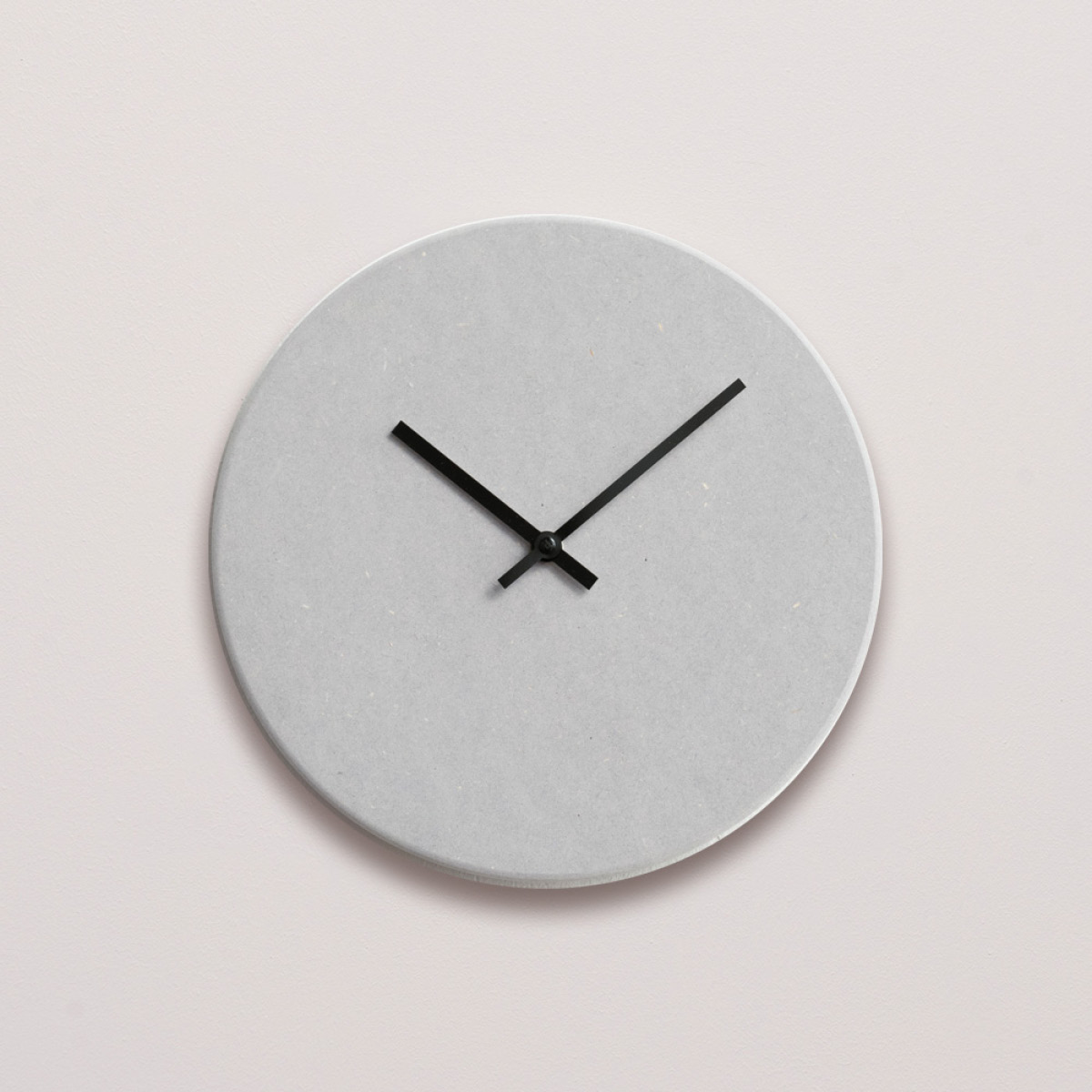 Hemverk Shape Light Grey Seinäkello 28 cm Vaaleanharmaa/Musta