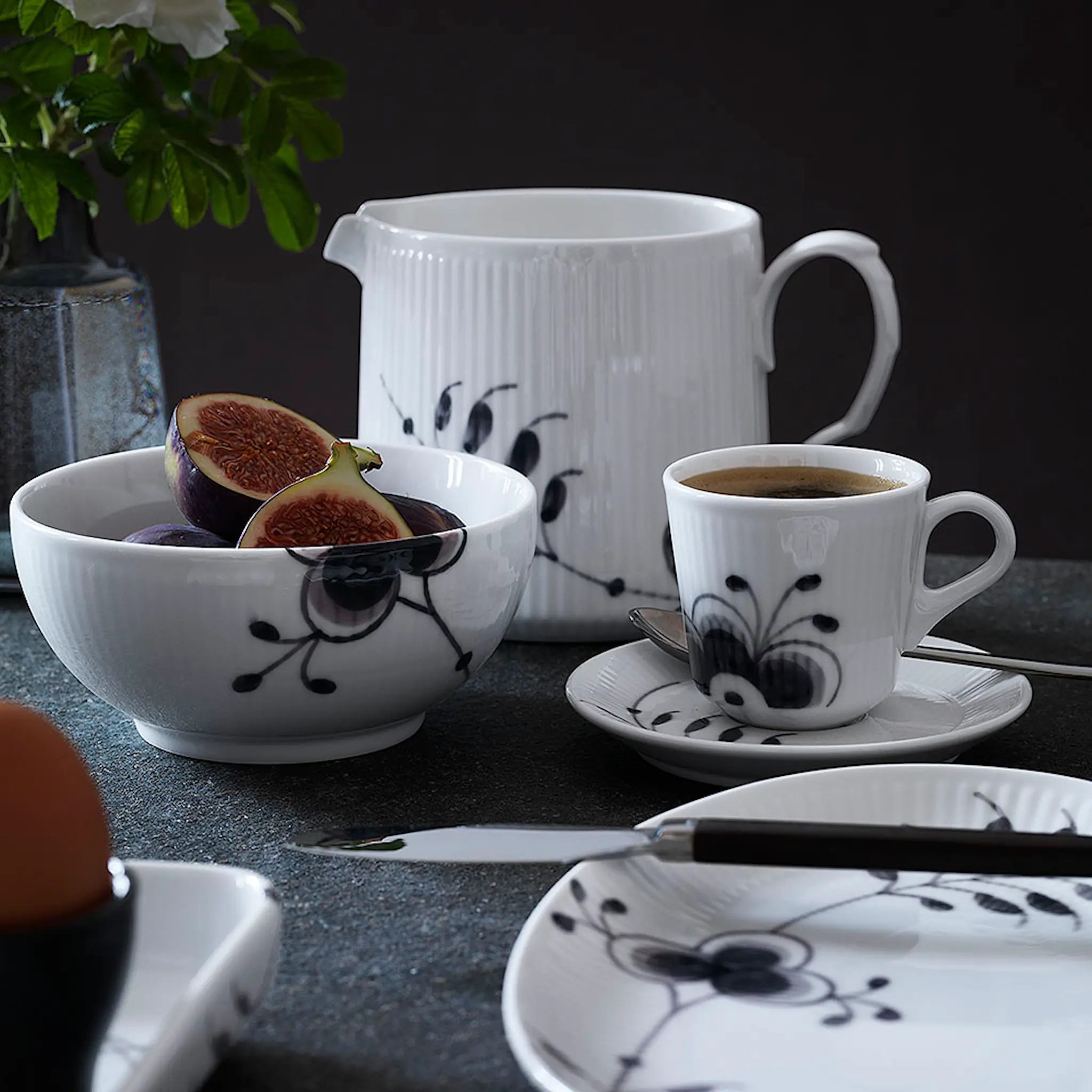 Royal Copenhagen Black Fluted Mega Kulho 73 cl