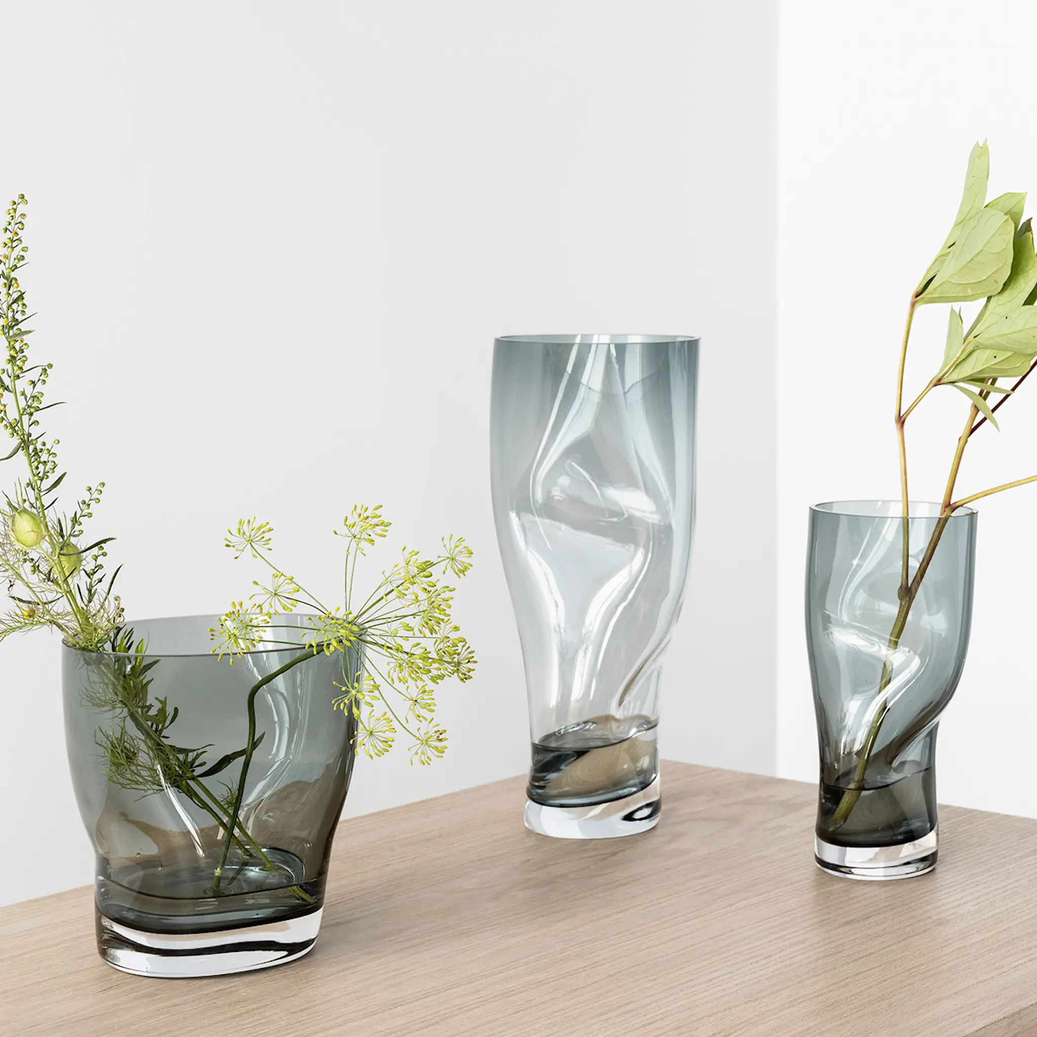 Orrefors Squeeze Tulppaanimaljakko 18 cm Siniharmaa