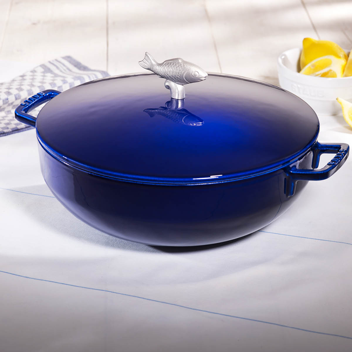 Staub La Cocotte bouillabaisse gjutjärnsgryta med fiskknopp 28 cm 4,65L blå