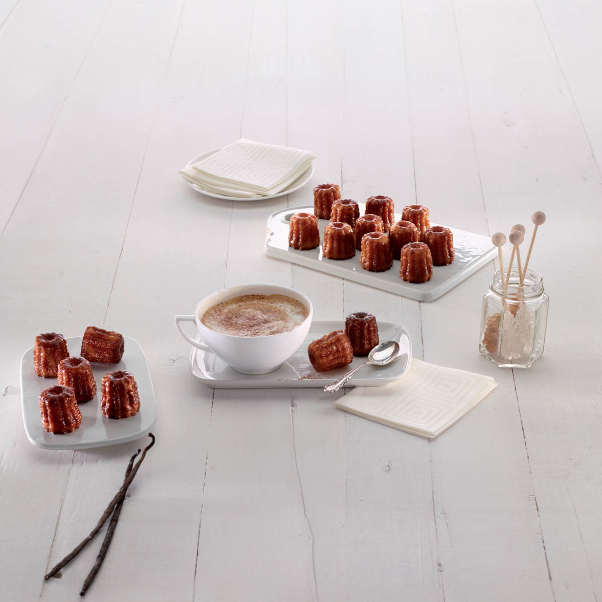 Lékué Silikonform för Cannelé Bordelais mini 18 hål svart