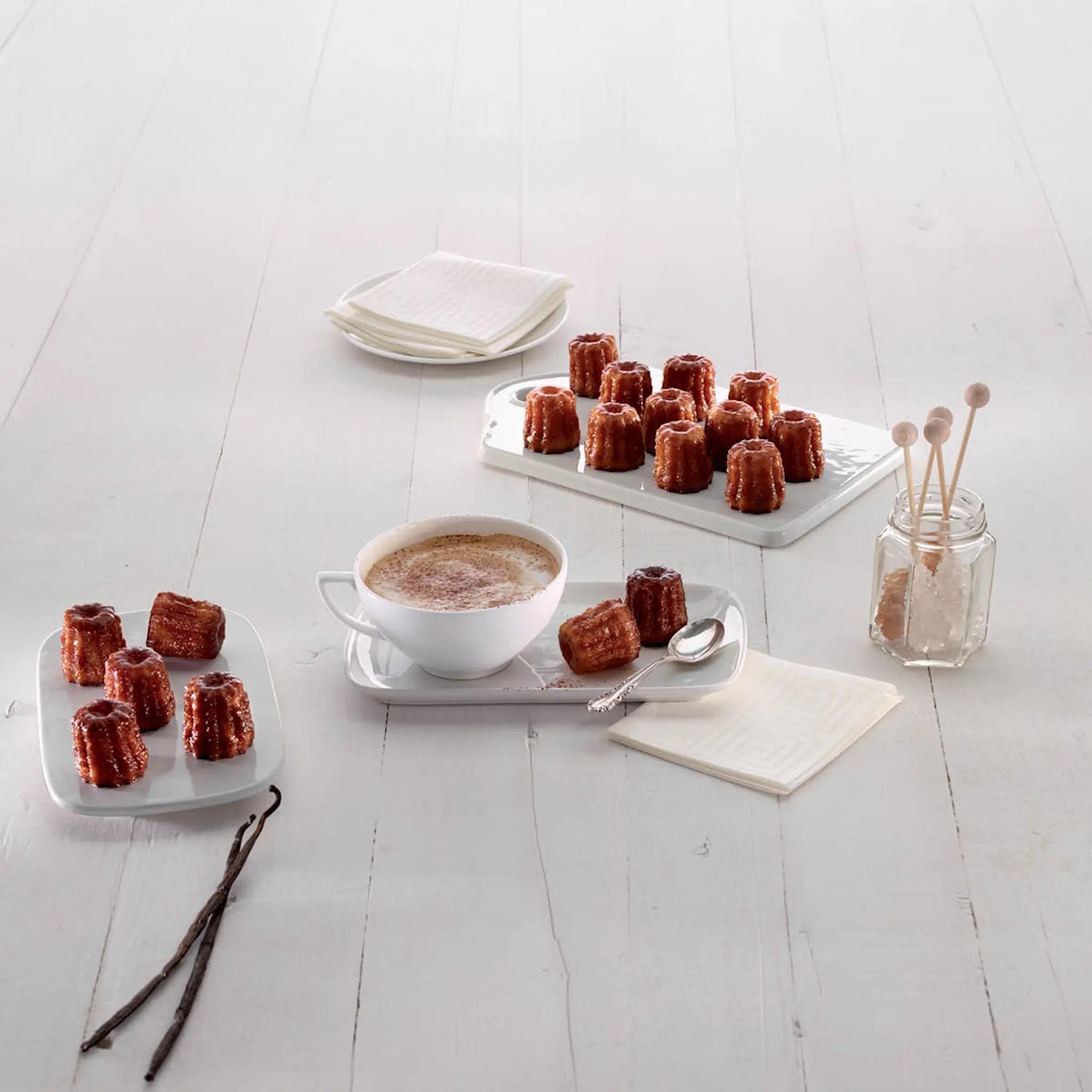 Lékué Silikonform för Cannelé Bordelais mini 18 hål svart