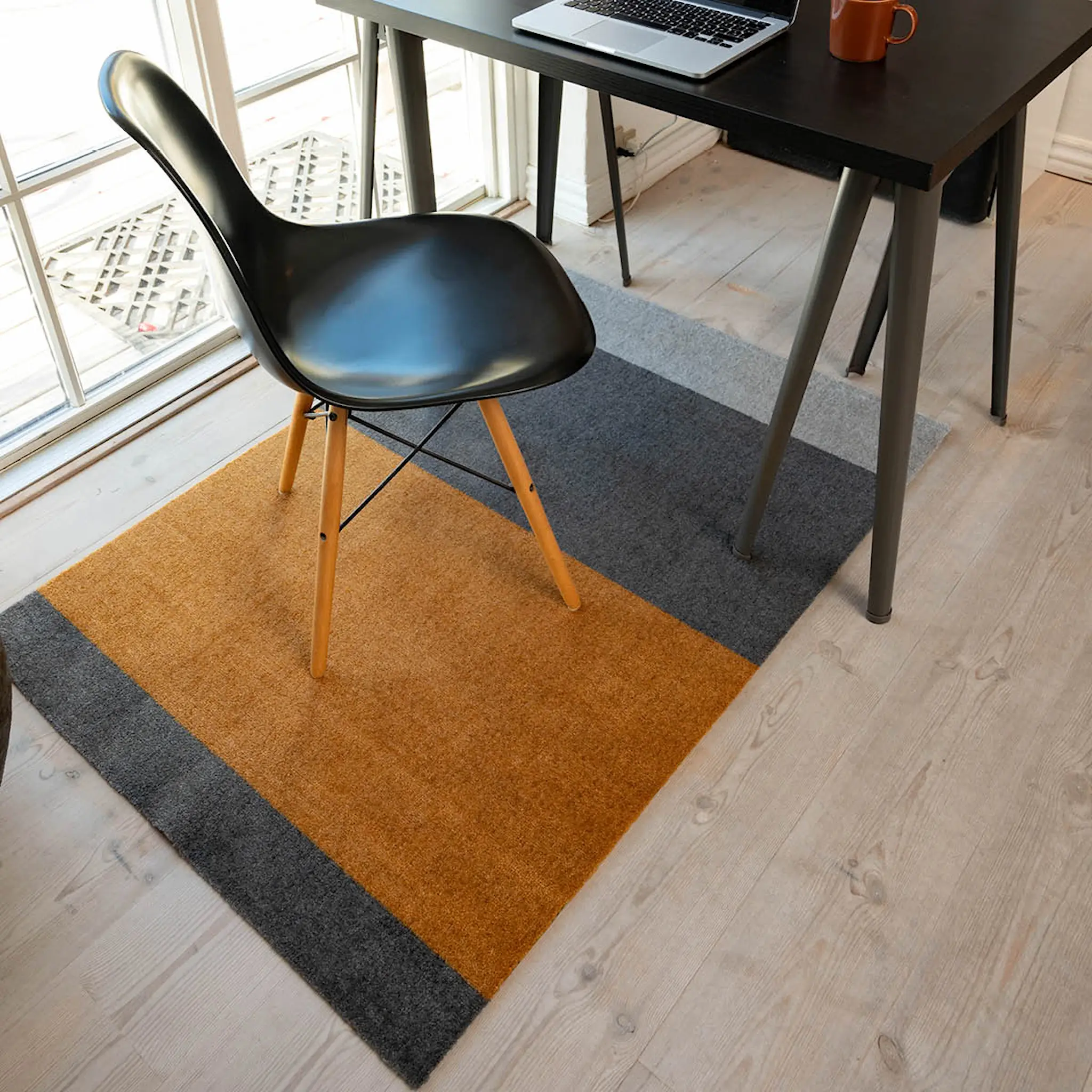 Tica Copenhagen Stripes Horizontally golvmatta 130x90 cm dijon/grå