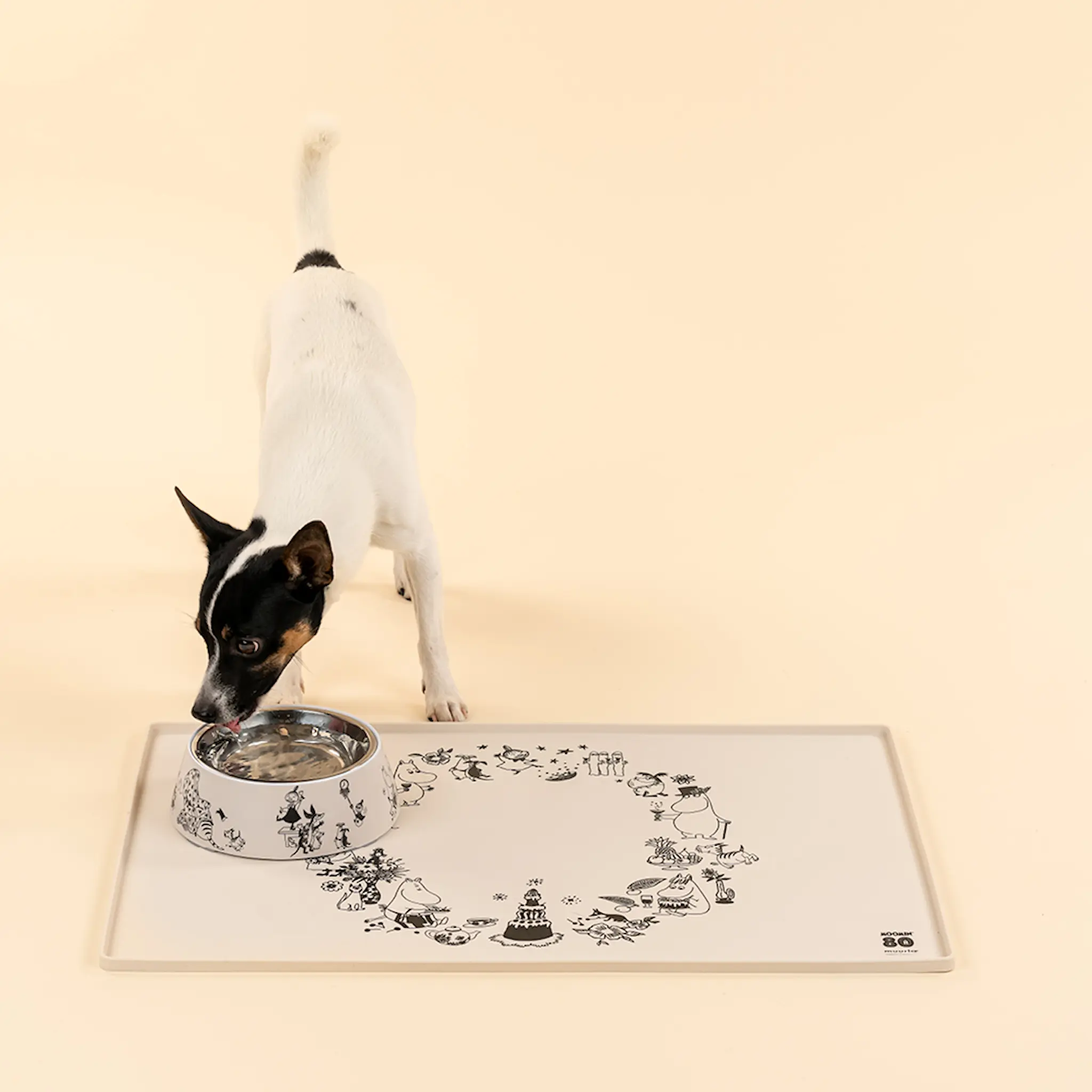 Muurla Moomin for Pets silikonmatta 60x40 cm mumin 80 år benvit/svart