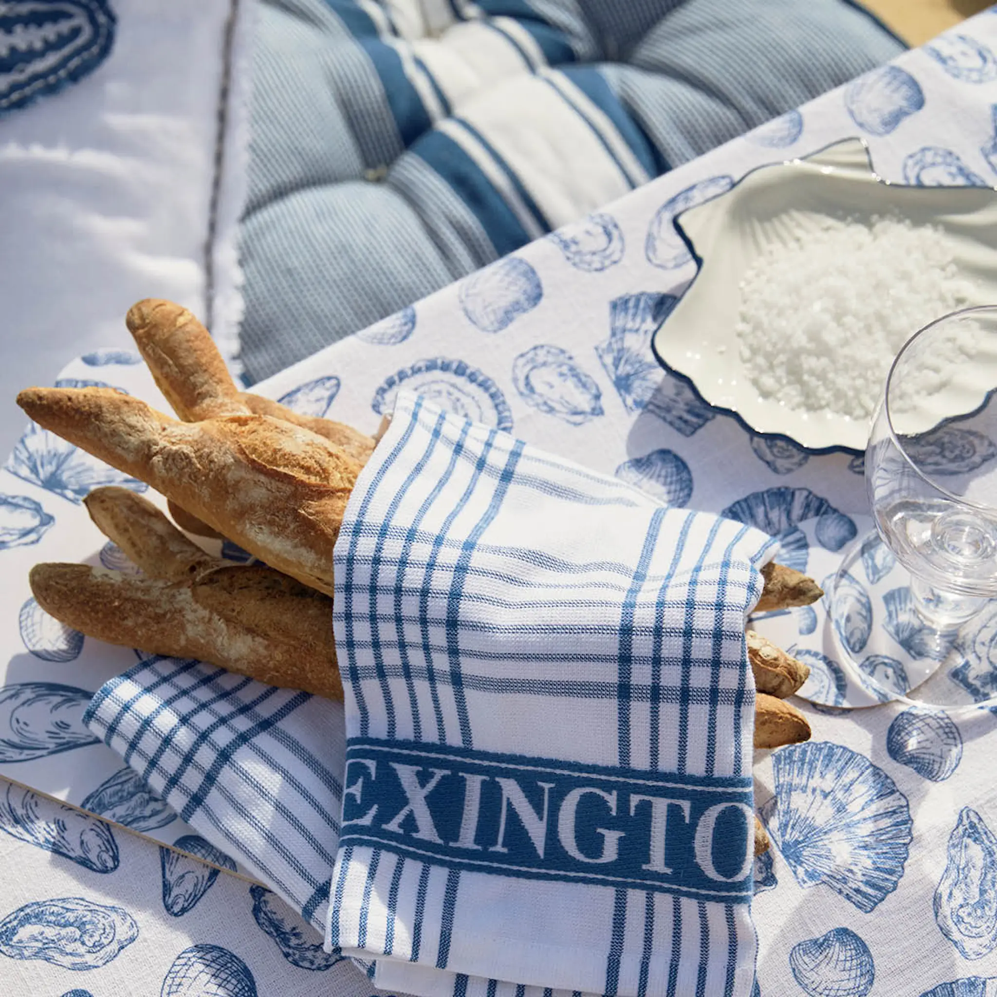 Lexington Snäcka serveringsfat stort 34 cm vit/blå