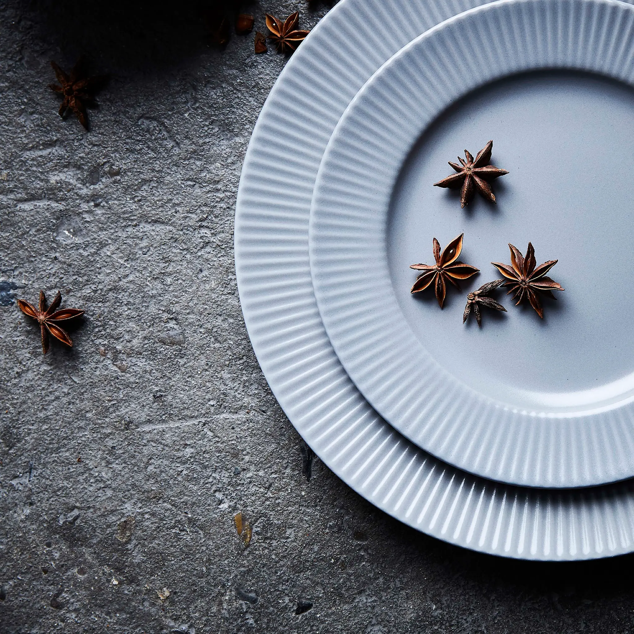 Aida Groovy Lautanen 27 cm Harmaa