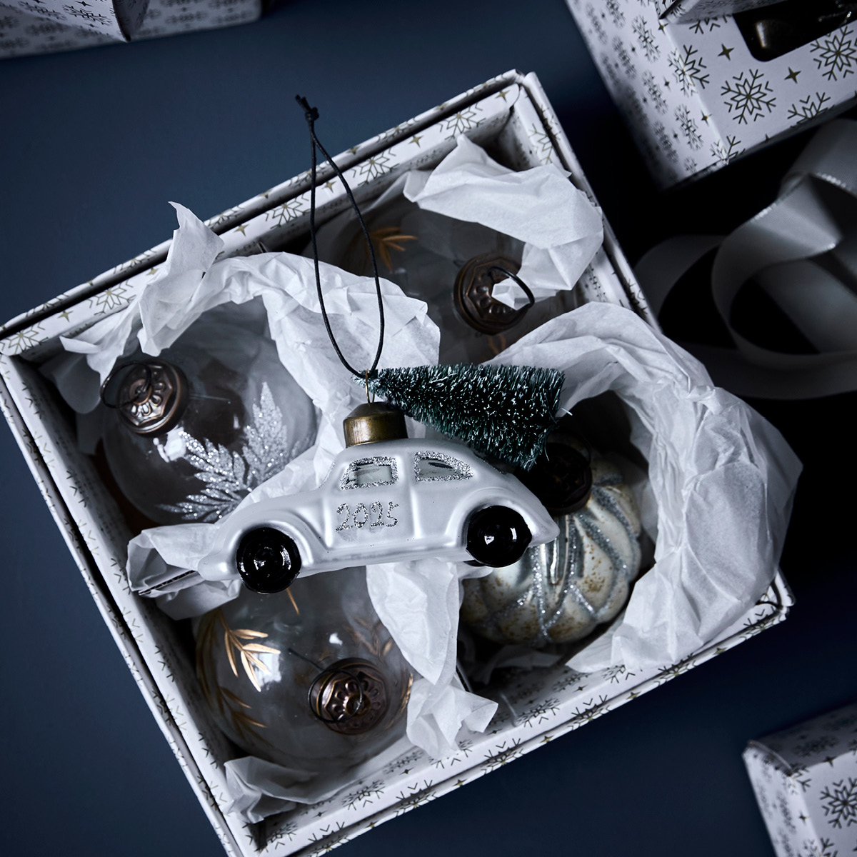 House Doctor Car julepynt 10,5x5,5 cm hvit sølv