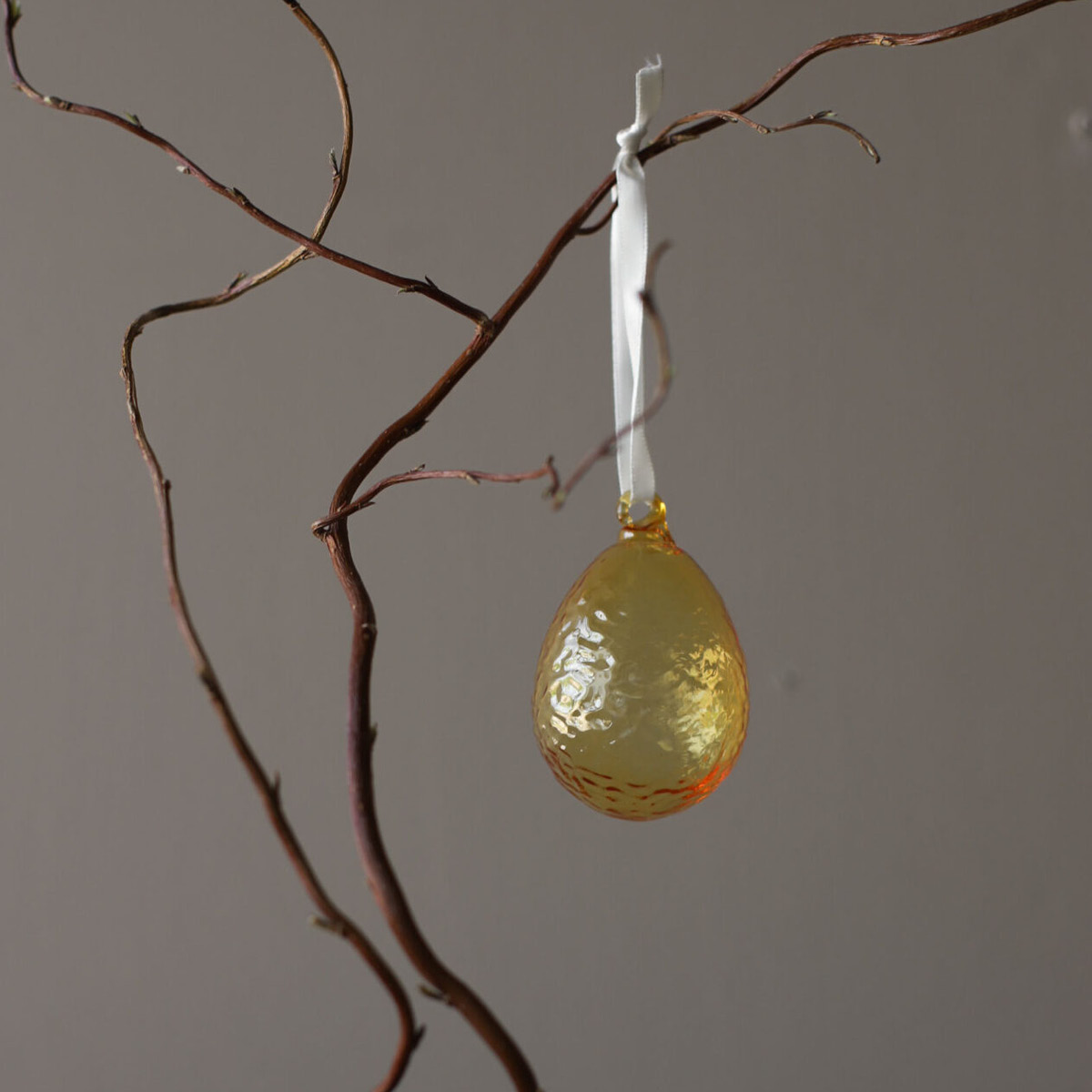 Cooee Gry hängande påskägg 7,5 cm 2-pack honung