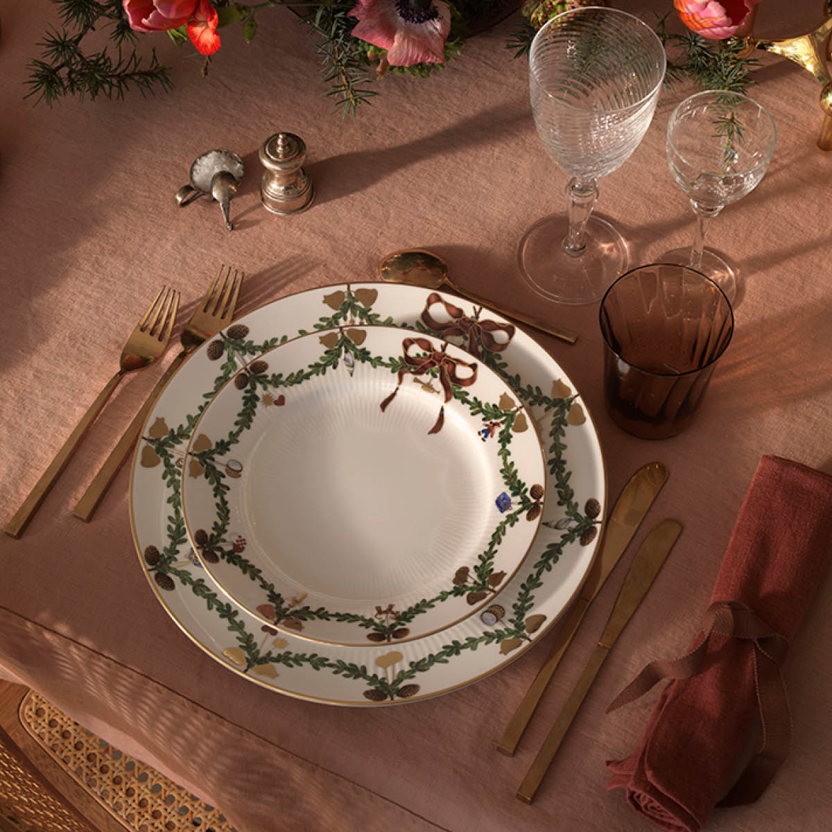 Royal Copenhagen Star Fluted Christmas Tallrik 27 cm