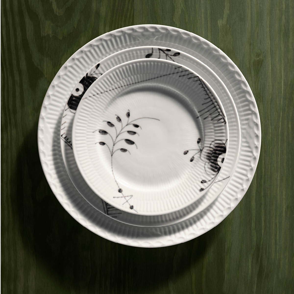 Royal Copenhagen Sort Mega Riflet tallerken 22 cm dekor 6