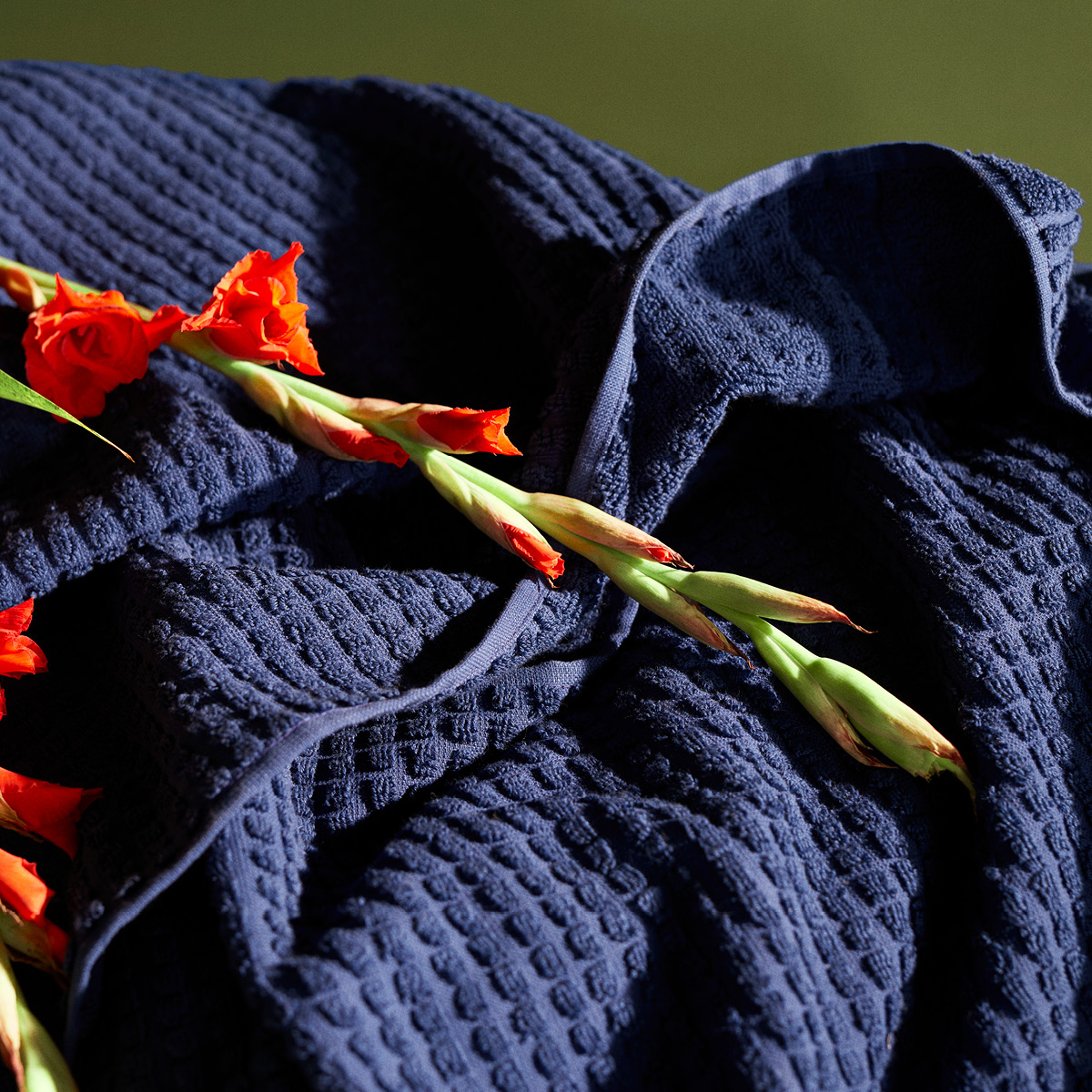 Juna Check handduk 50x100 cm marinblå