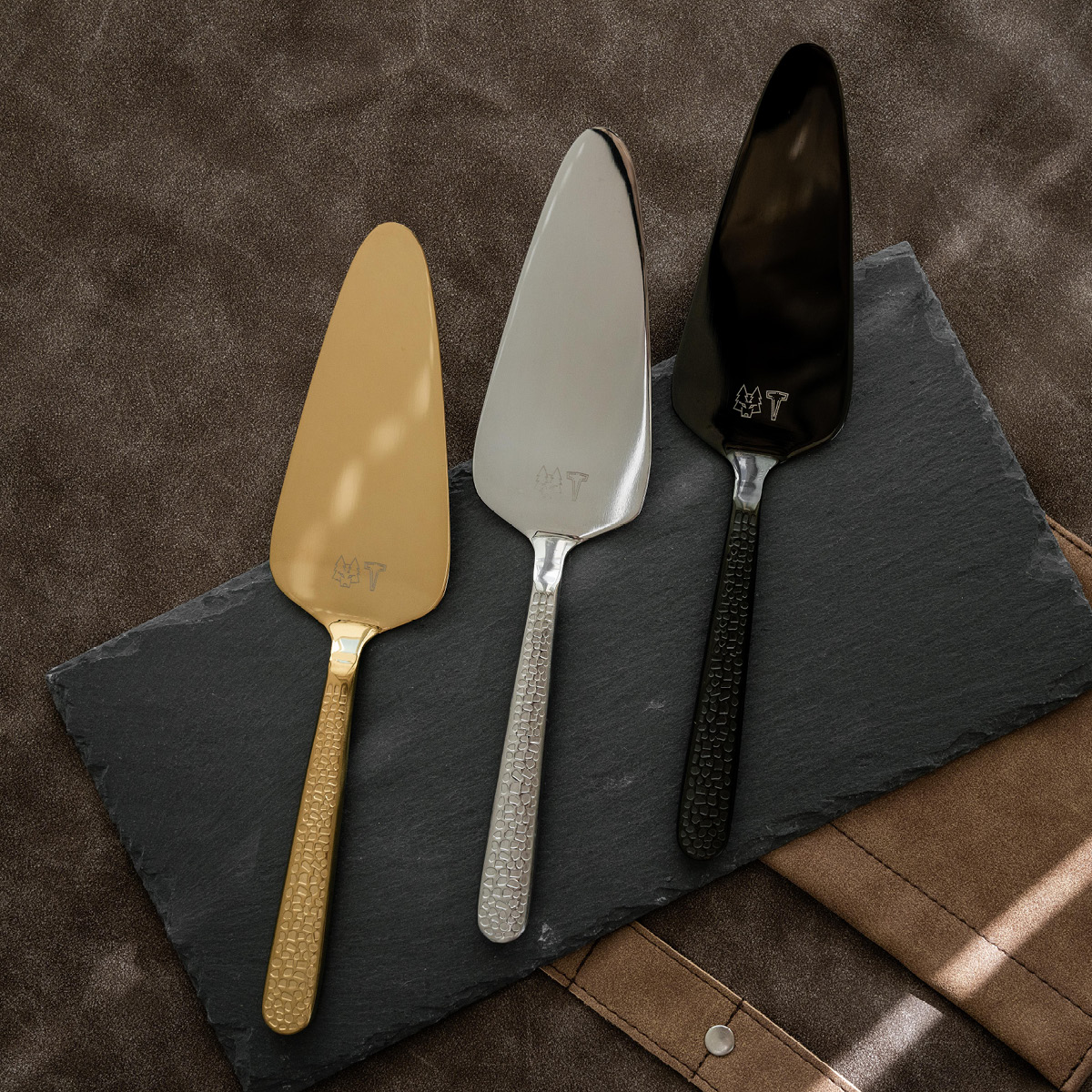 Vargen & Thor Frost tårtspade 24 cm mässing