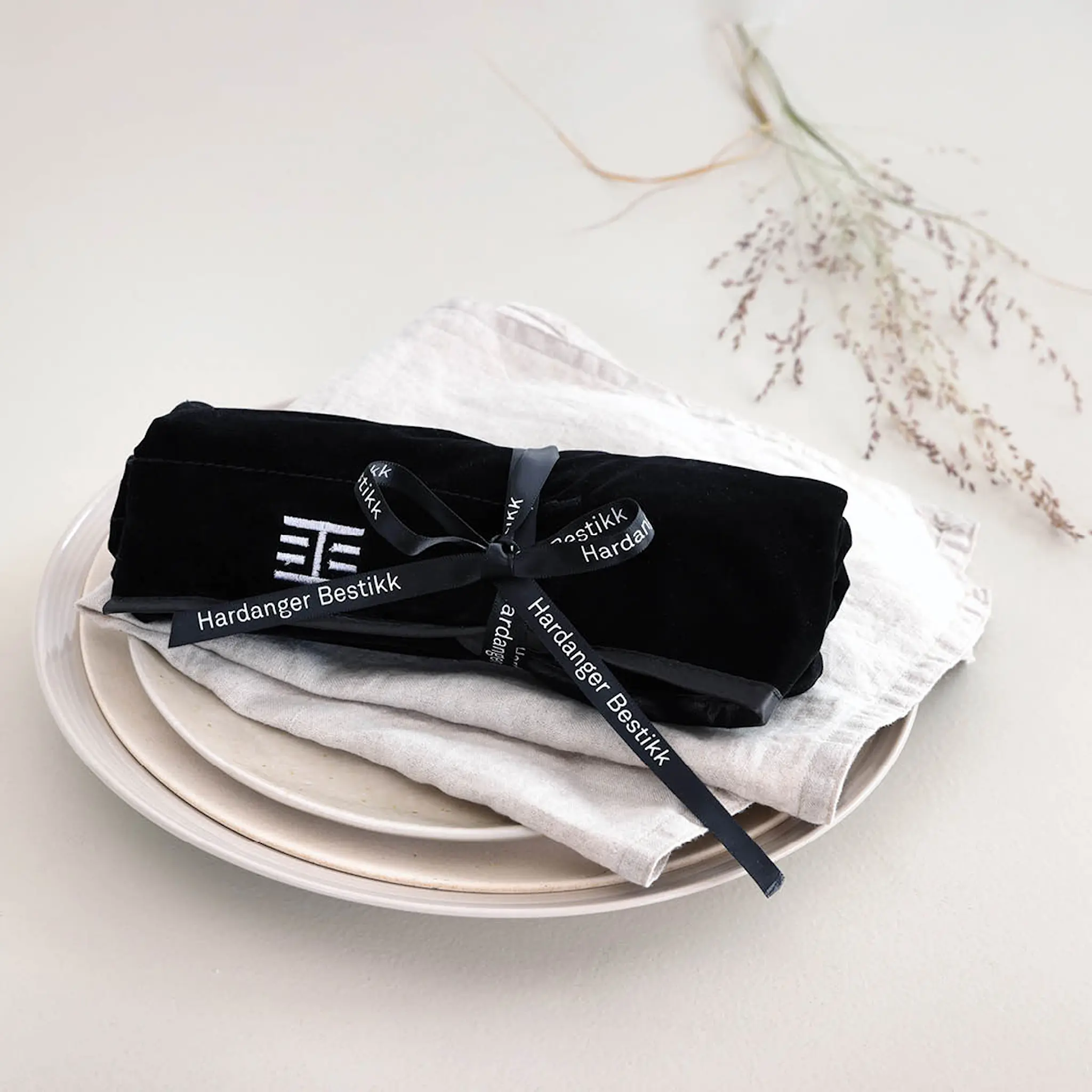 Hardanger bestikk Aterinpussi 12 aterimelle