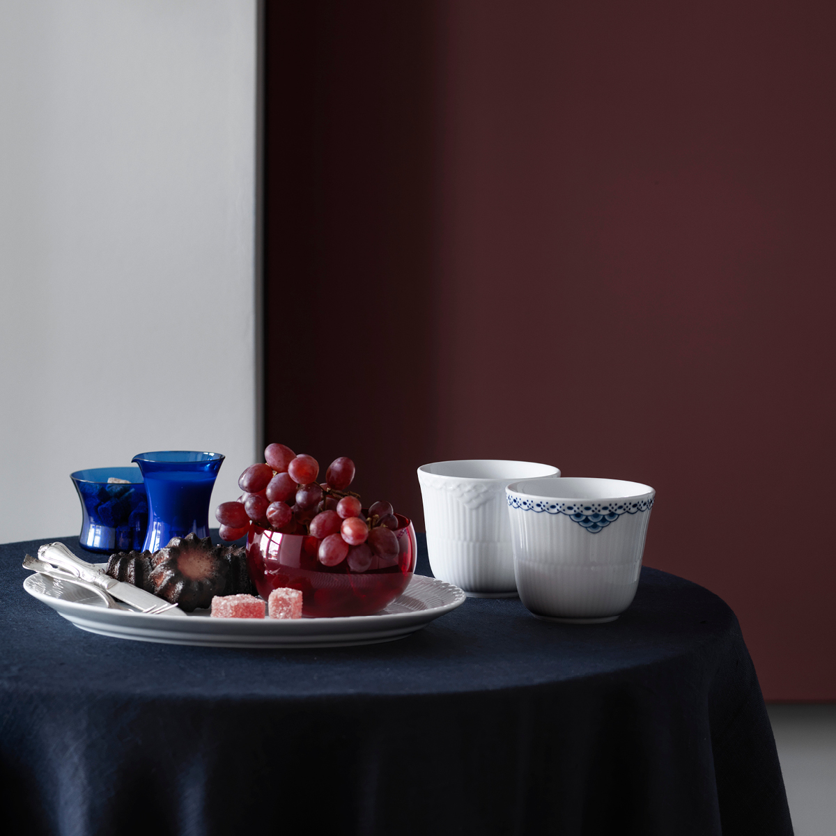 Royal Copenhagen White Fluted Half Lace Tarjoiluastia soikea 28 cm