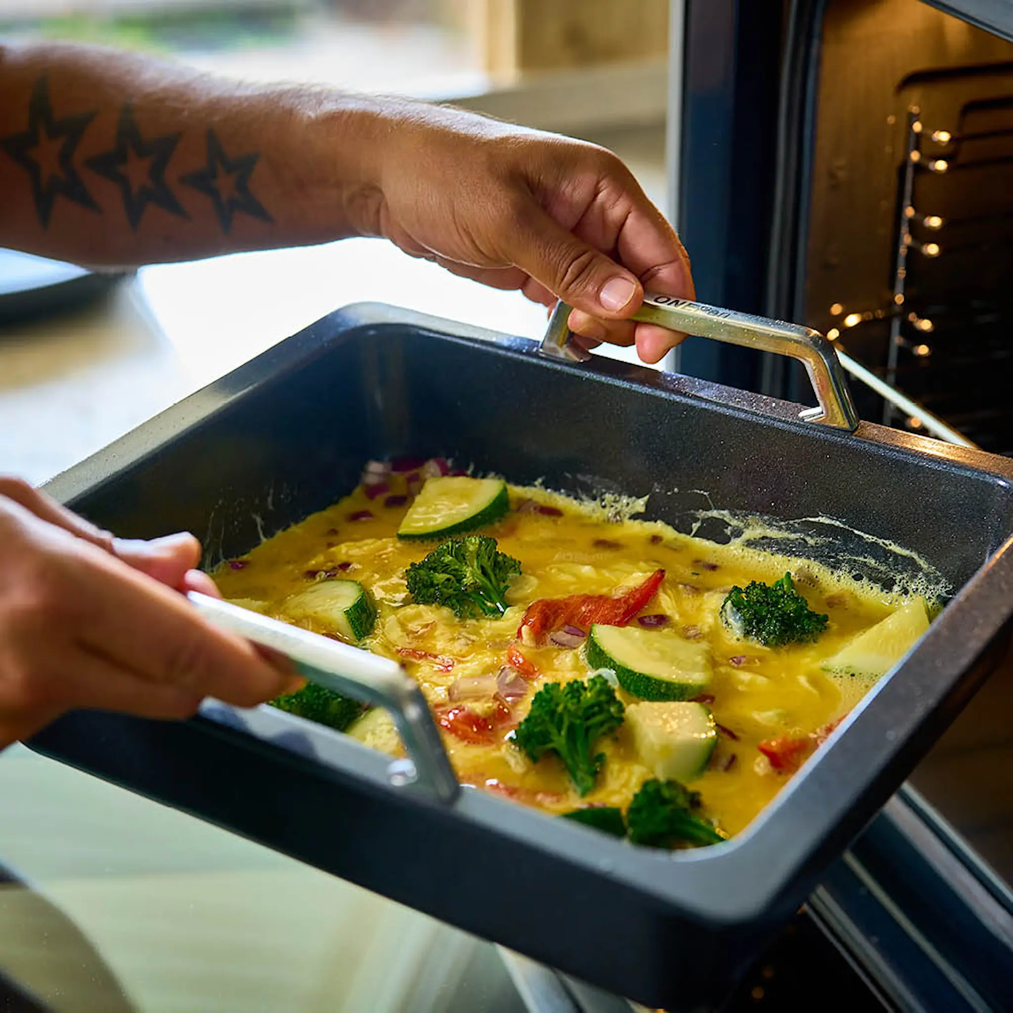 OnePan OneServe ugnsform medium 26x32 cm mörkgrå