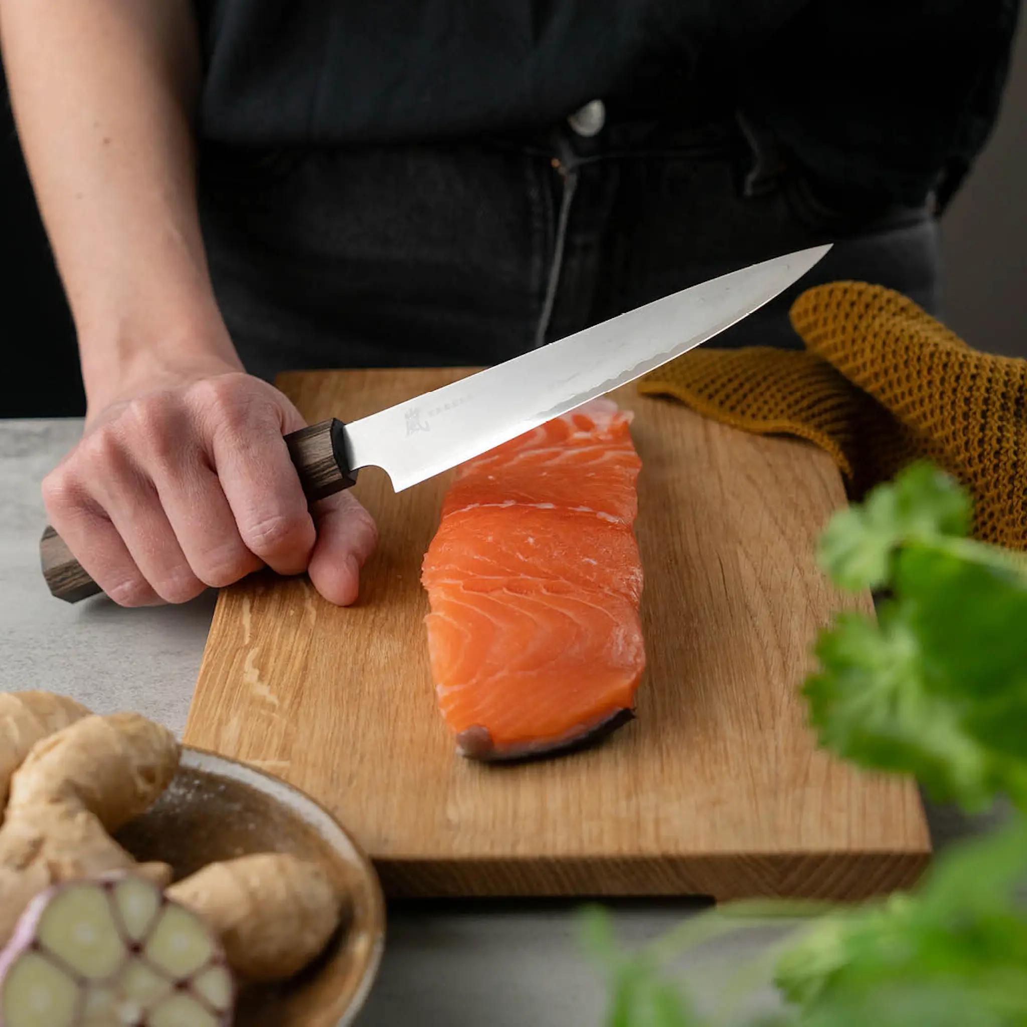 Yaxell Hana universalkniv 15 cm brun