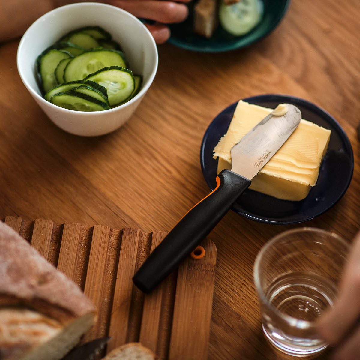 Fiskars Functional Form voiveitsi 26 cm musta/ruostumaton teräs