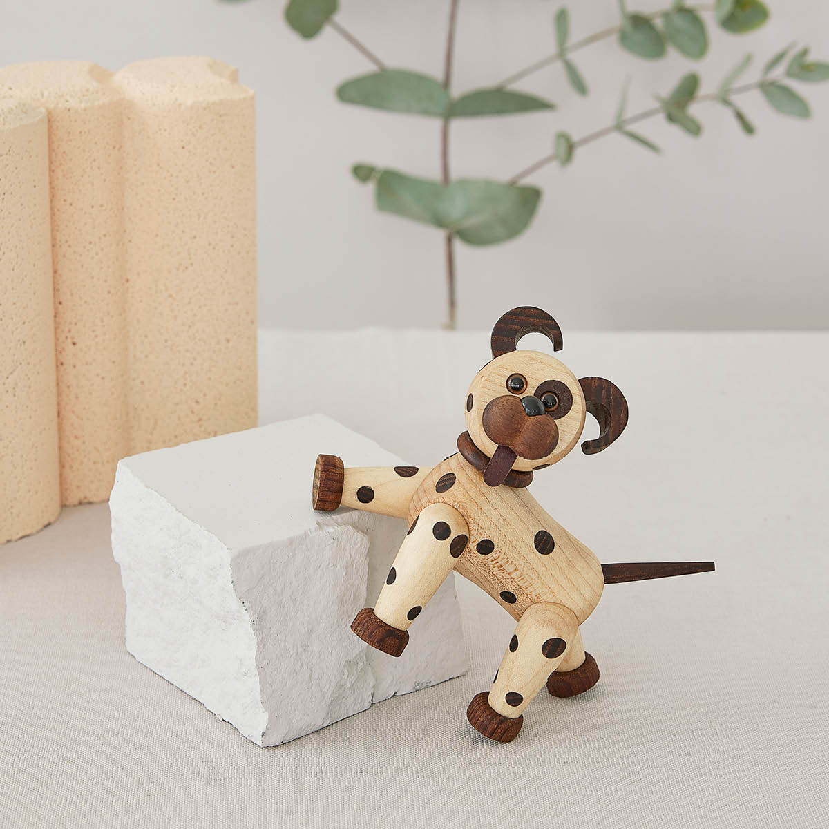 Spring Copenhagen Joy tredekorasjon hund 11 cm lønn