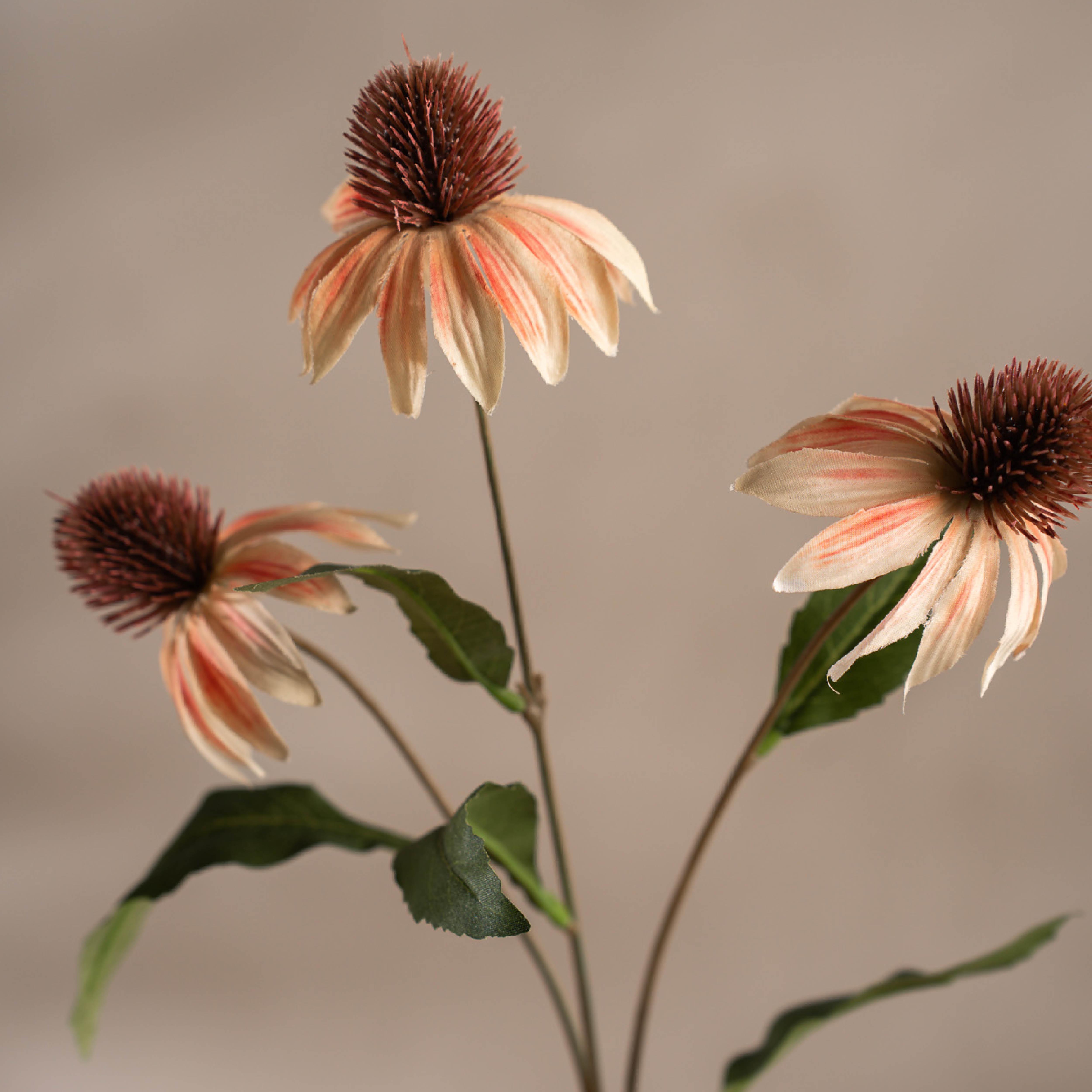 Mr Plant Solhatt konstgjord snittblomma 48 cm persika