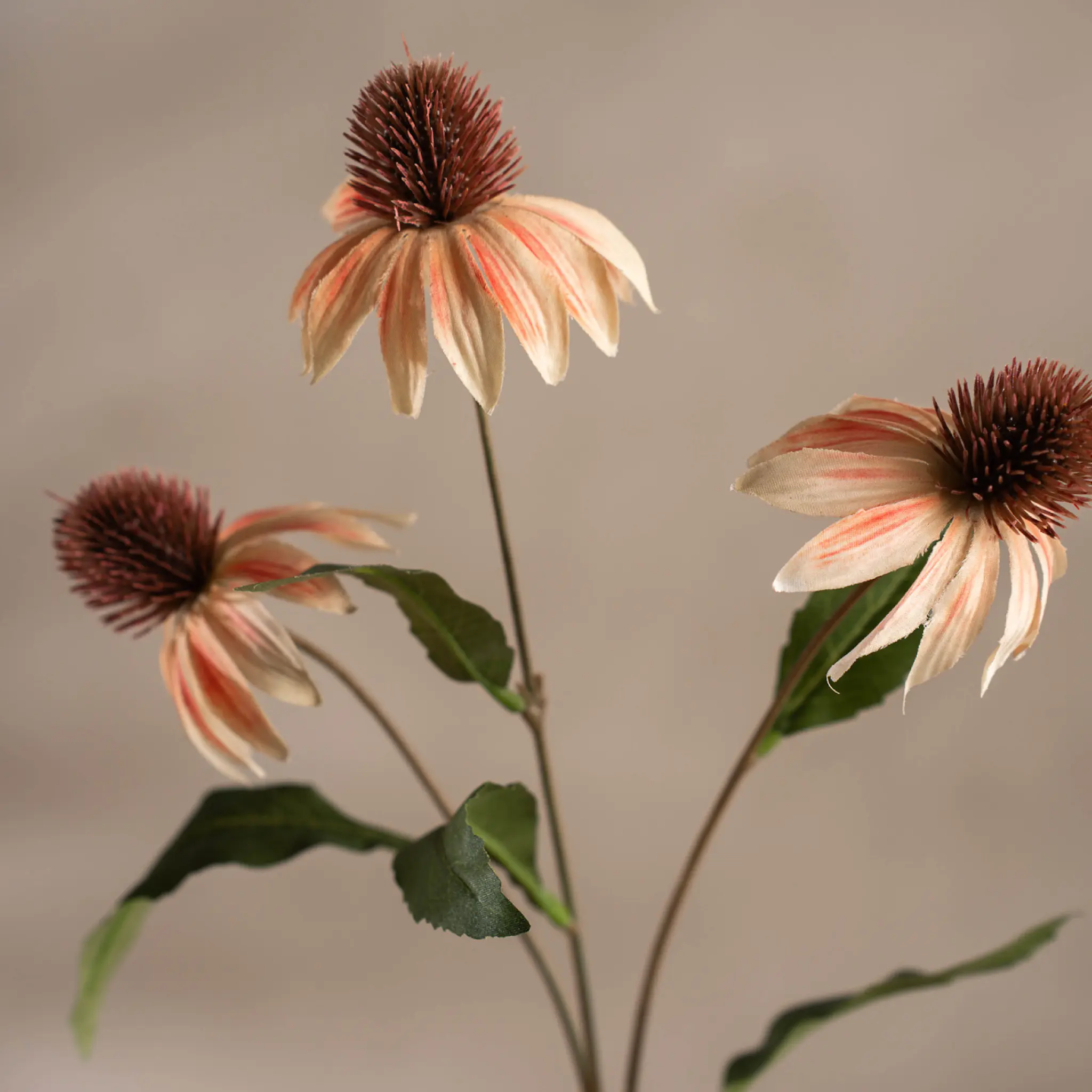 Mr Plant Solhatt konstgjord snittblomma 48 cm persika