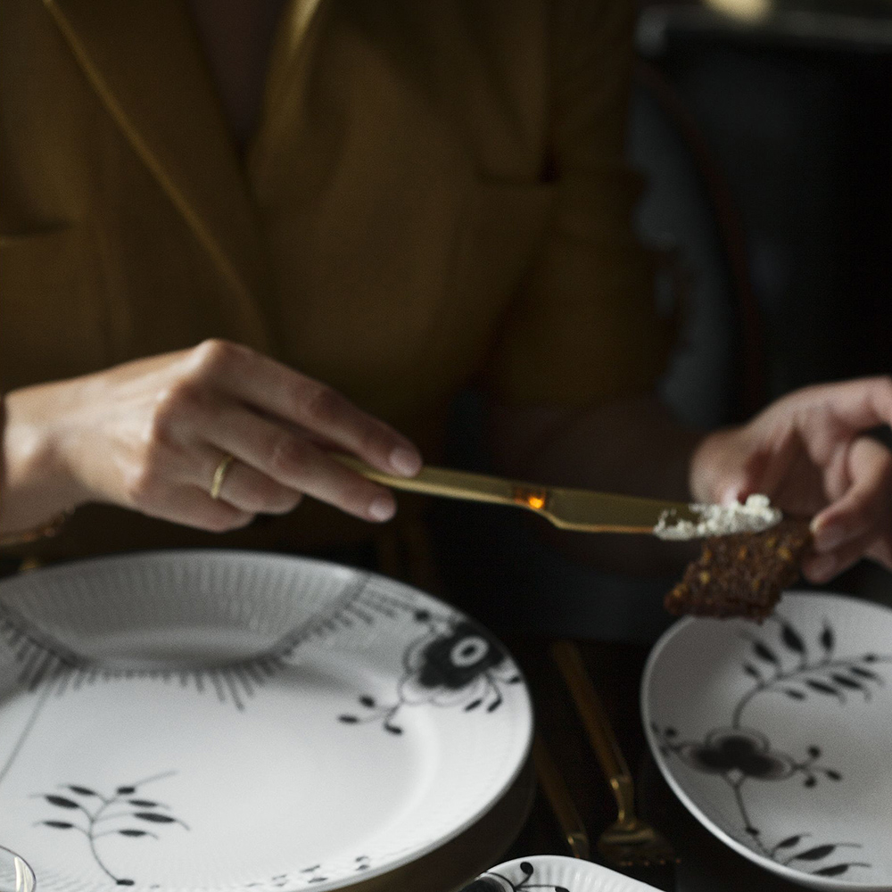 Royal Copenhagen Black Fluted Mega Lautanen 27 cm kuvio nr. 2