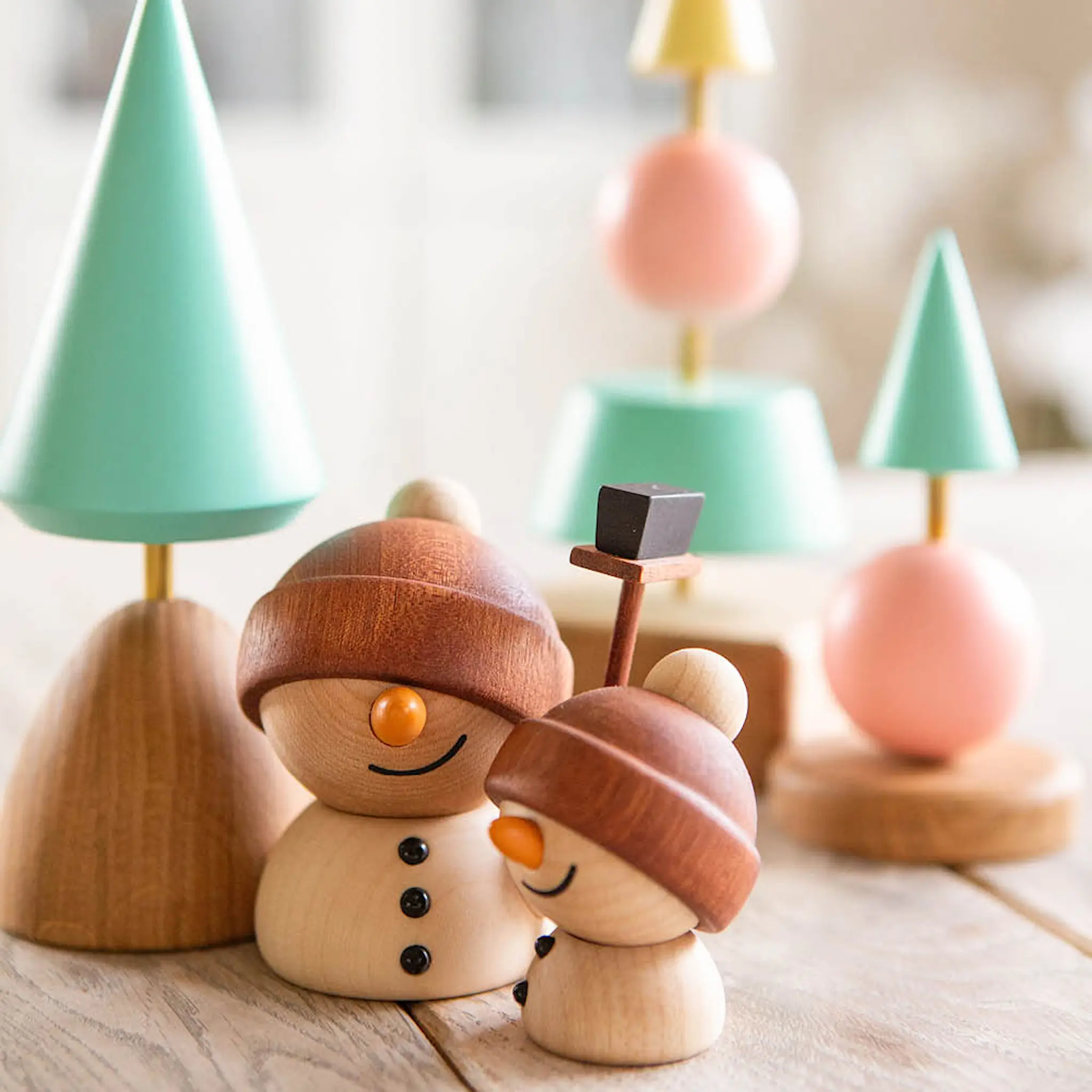 FableWood Flurry snögubbe träfigur 8 cm sapele/lönn