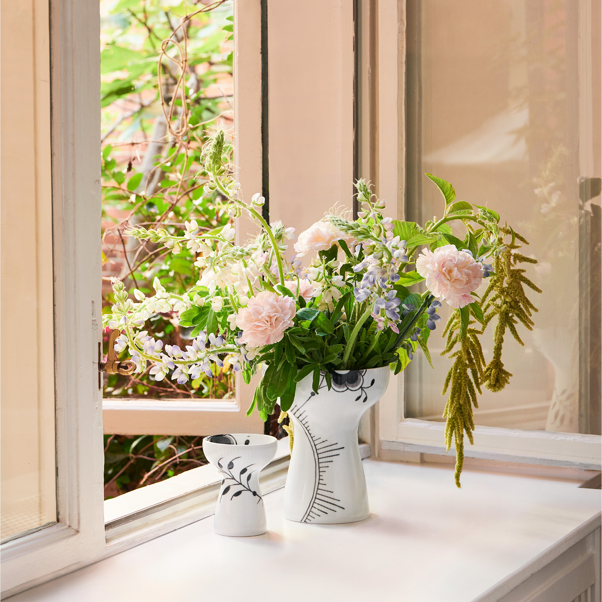 Royal Copenhagen Black Fluted Mega Vas 11 cm