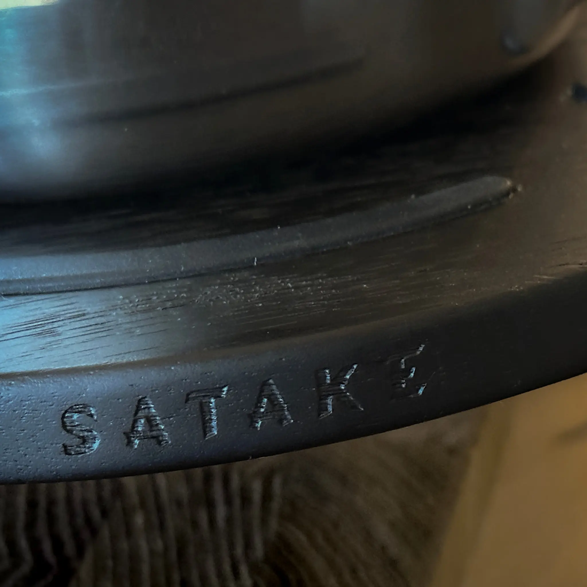 Satake Magneettinen pannunalunen Musta