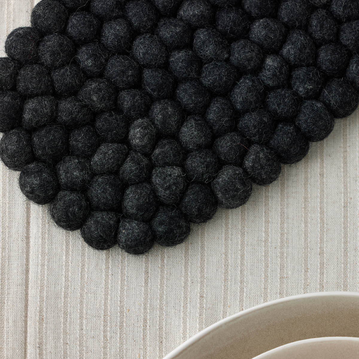 Holmen Dakota grytunderlägg 33x18 cm mörkgrå