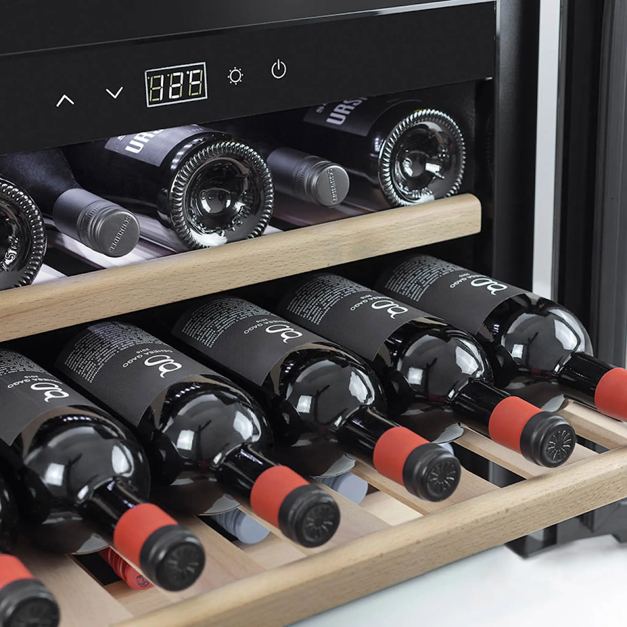 Caso WineSafe Viinikaappi 18 pullolle Musta