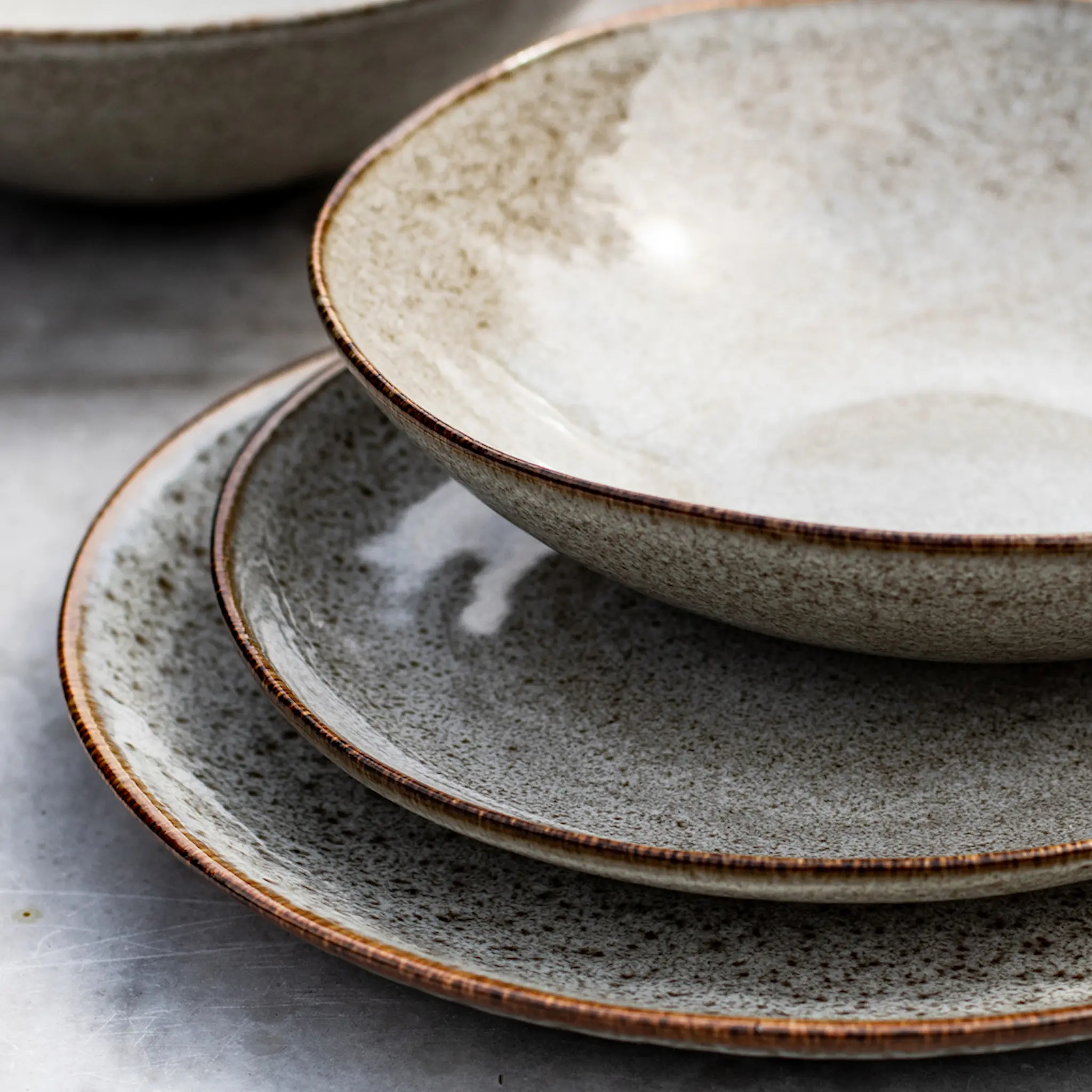 Tell Me More Taranto Lautanen 21,5 cm Harmaa