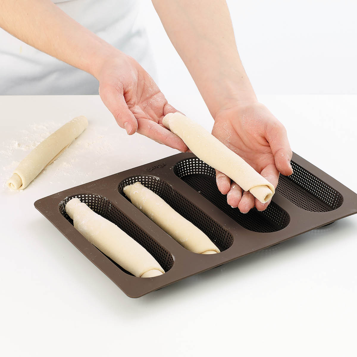 Lékué Silikonform för mini baguette 4 hål brun