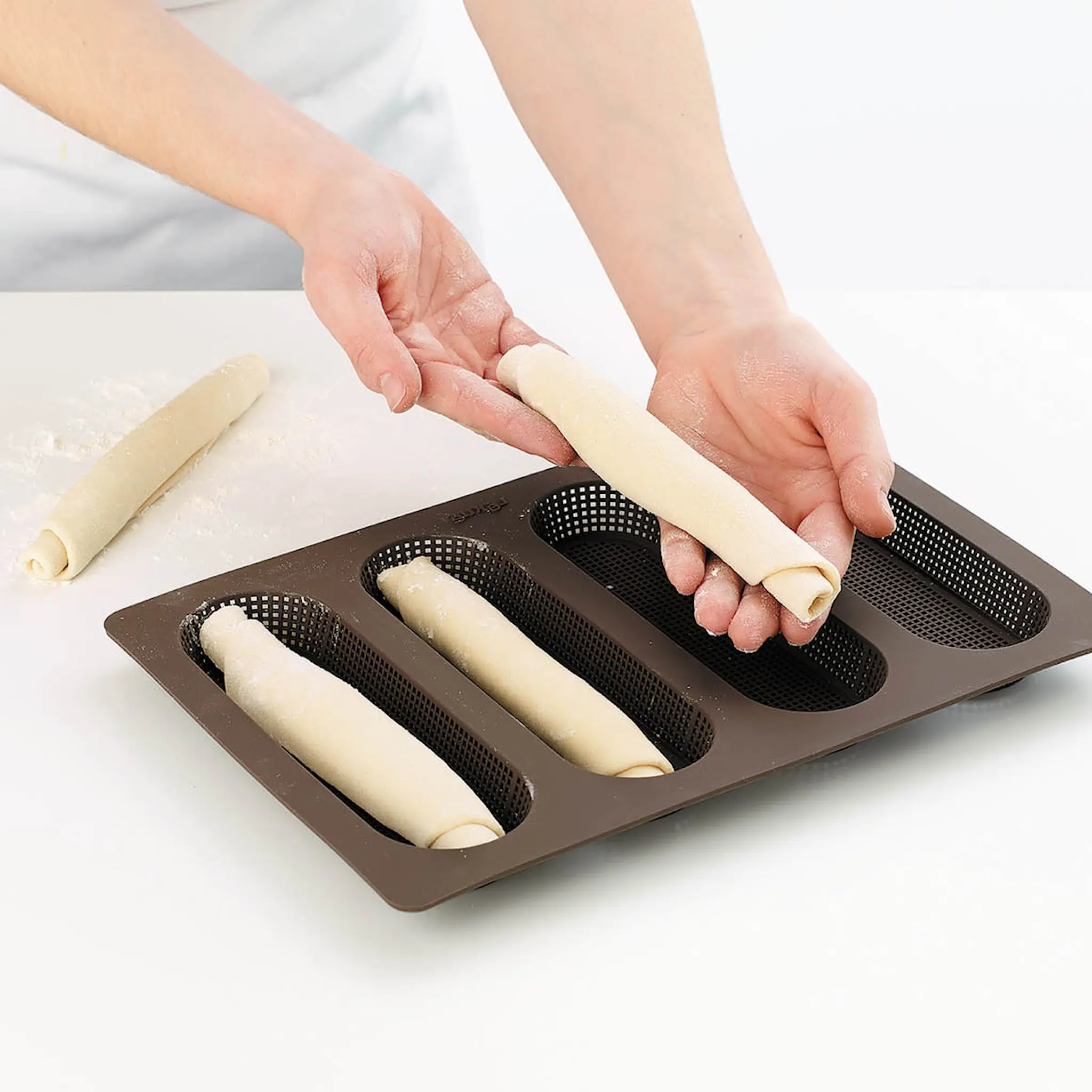 Lékué Silikonform för mini baguette 4 hål brun