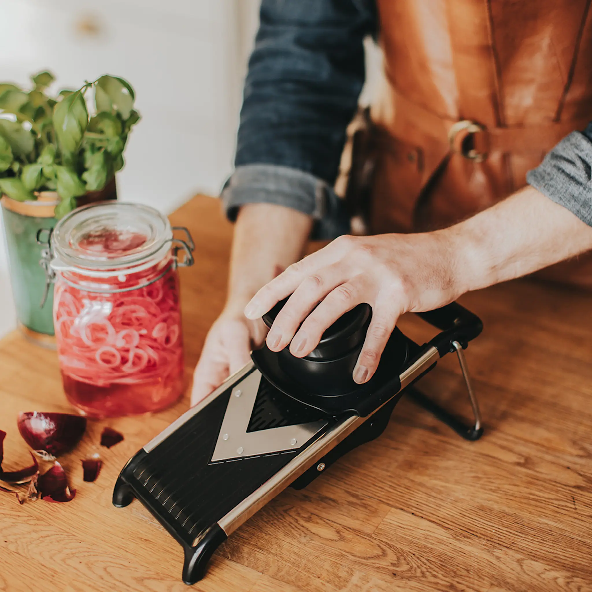 Dorre Mara mandolin med fot 31,3x14,2x10,5 cm svart hover