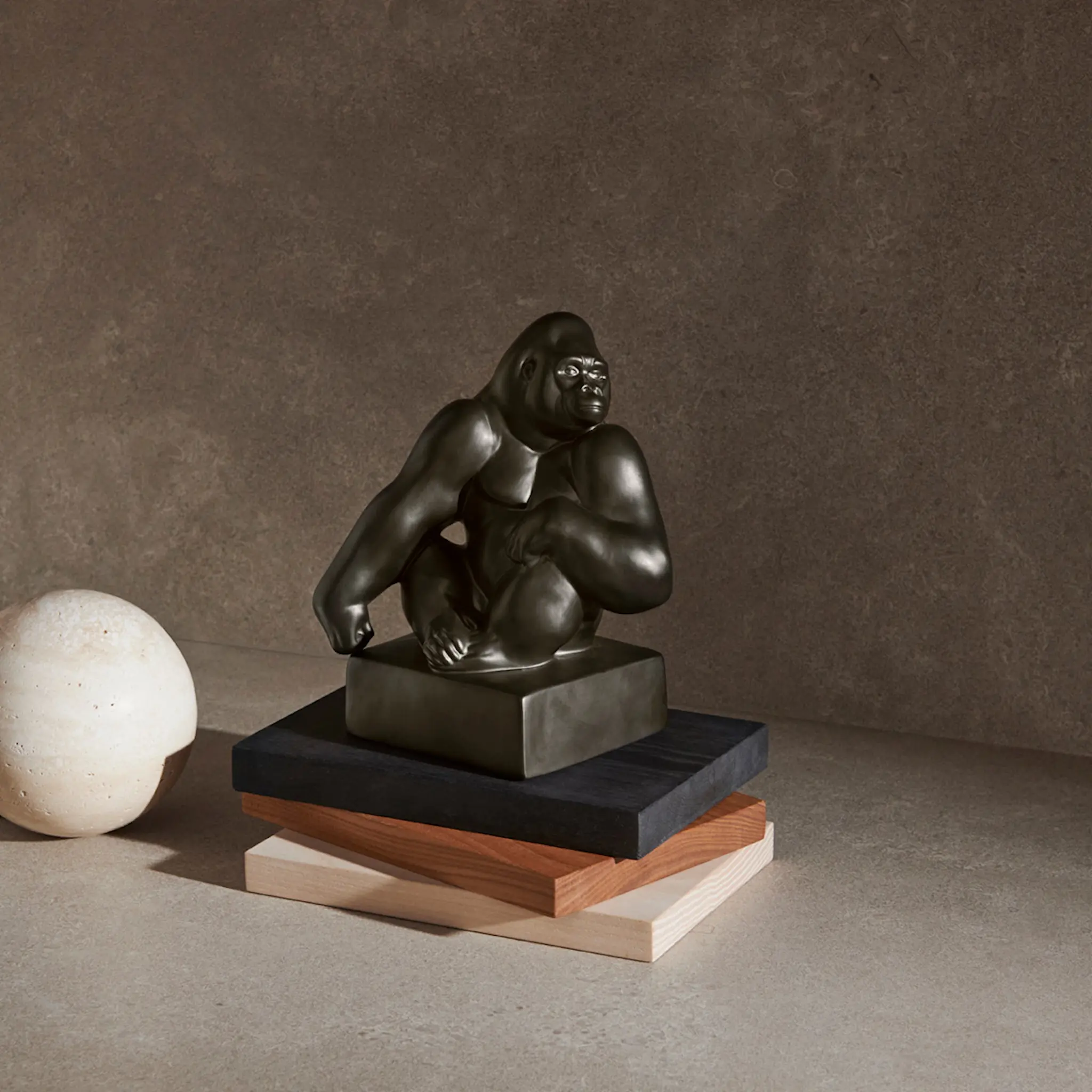 Royal Copenhagen Figurines Sittande Gorilla 20,5 cm grafit