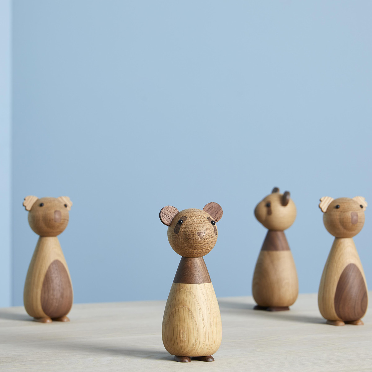 Andersen Object Miss Panda 15 cm ek/valnöt