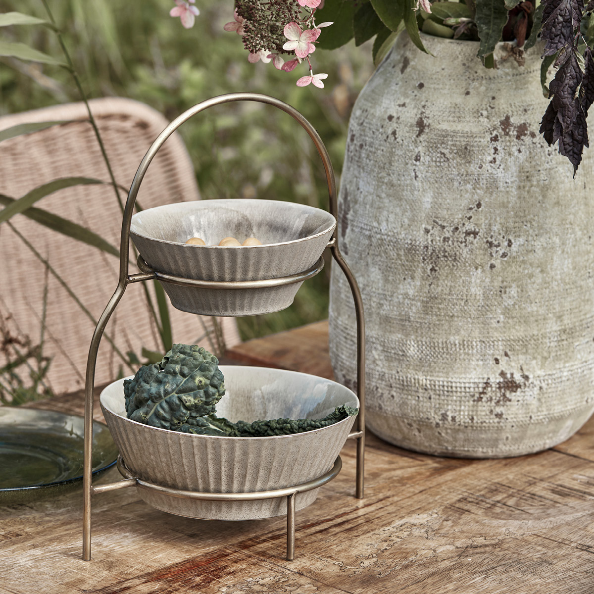 House Doctor Sana tallerkenstativ antikk messingfarge 32 cm