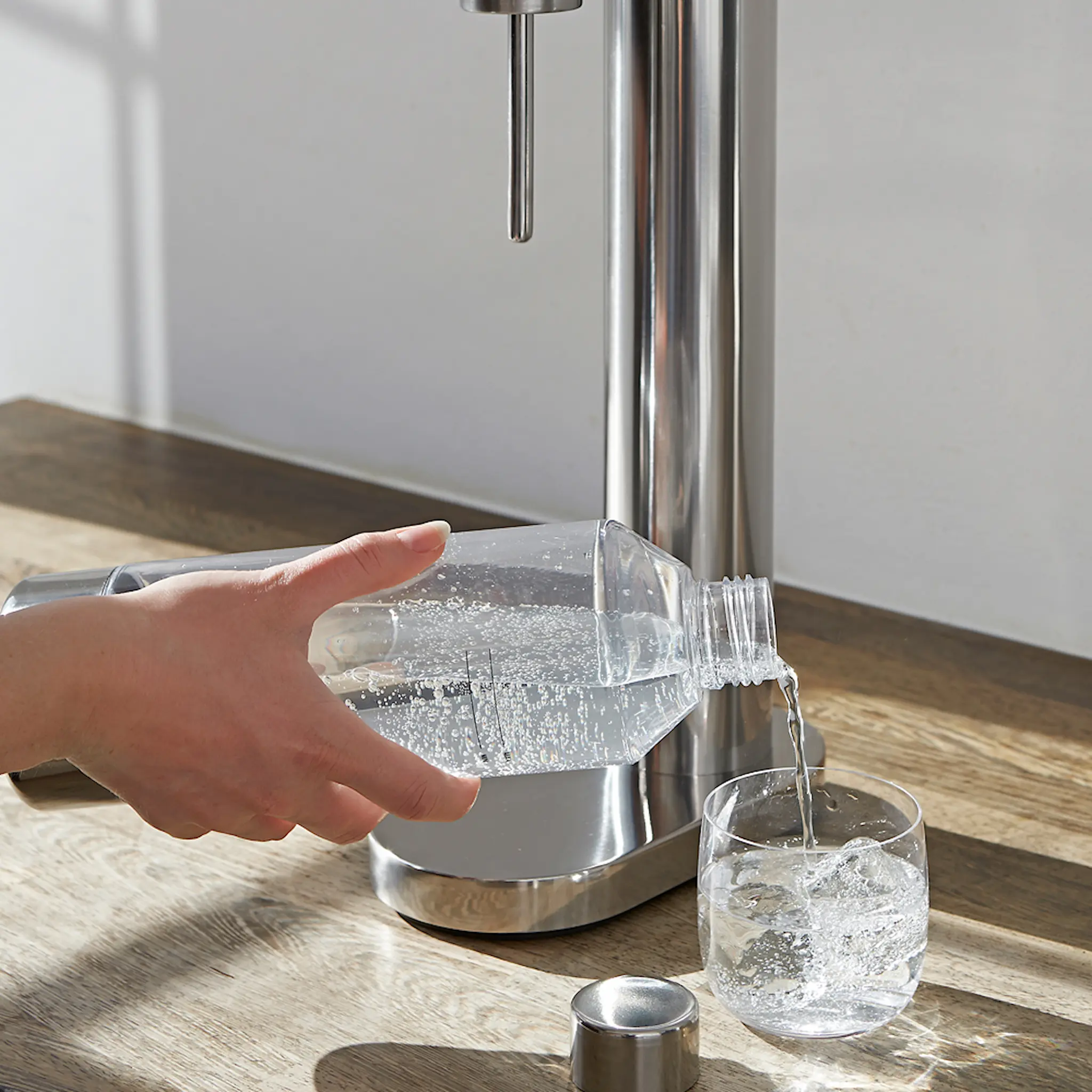 Stelton Brus hiilihapotuslaitepullo 85 cl kirkas/teräs