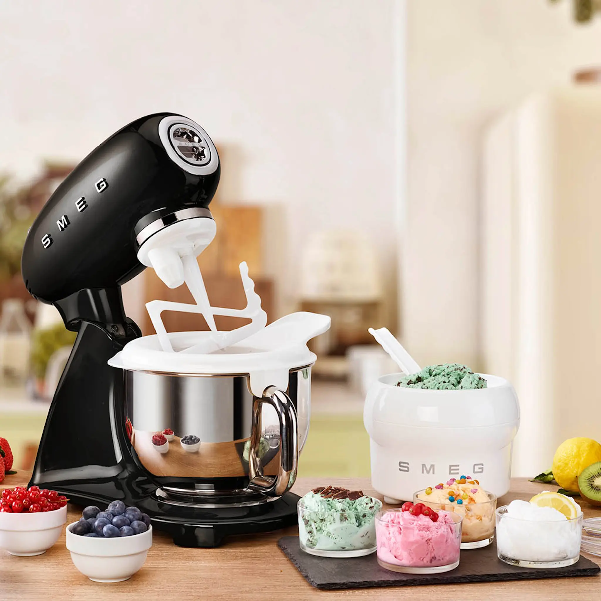 Smeg Smeg Köksmaskin SMF03 4,8 L Svart
