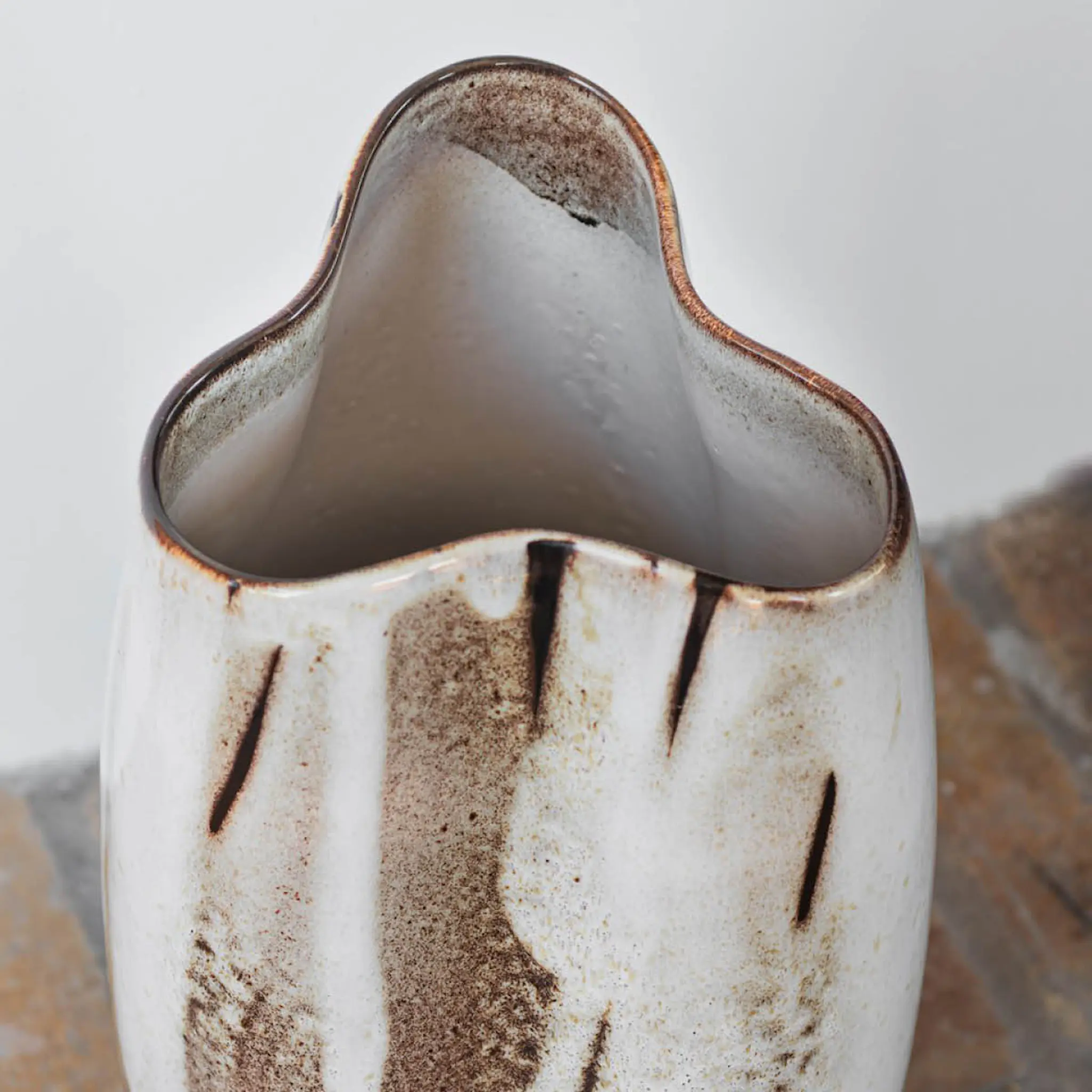 Mette Ditmer By Hand Curve Maljakko 38,5 cm Offwhite