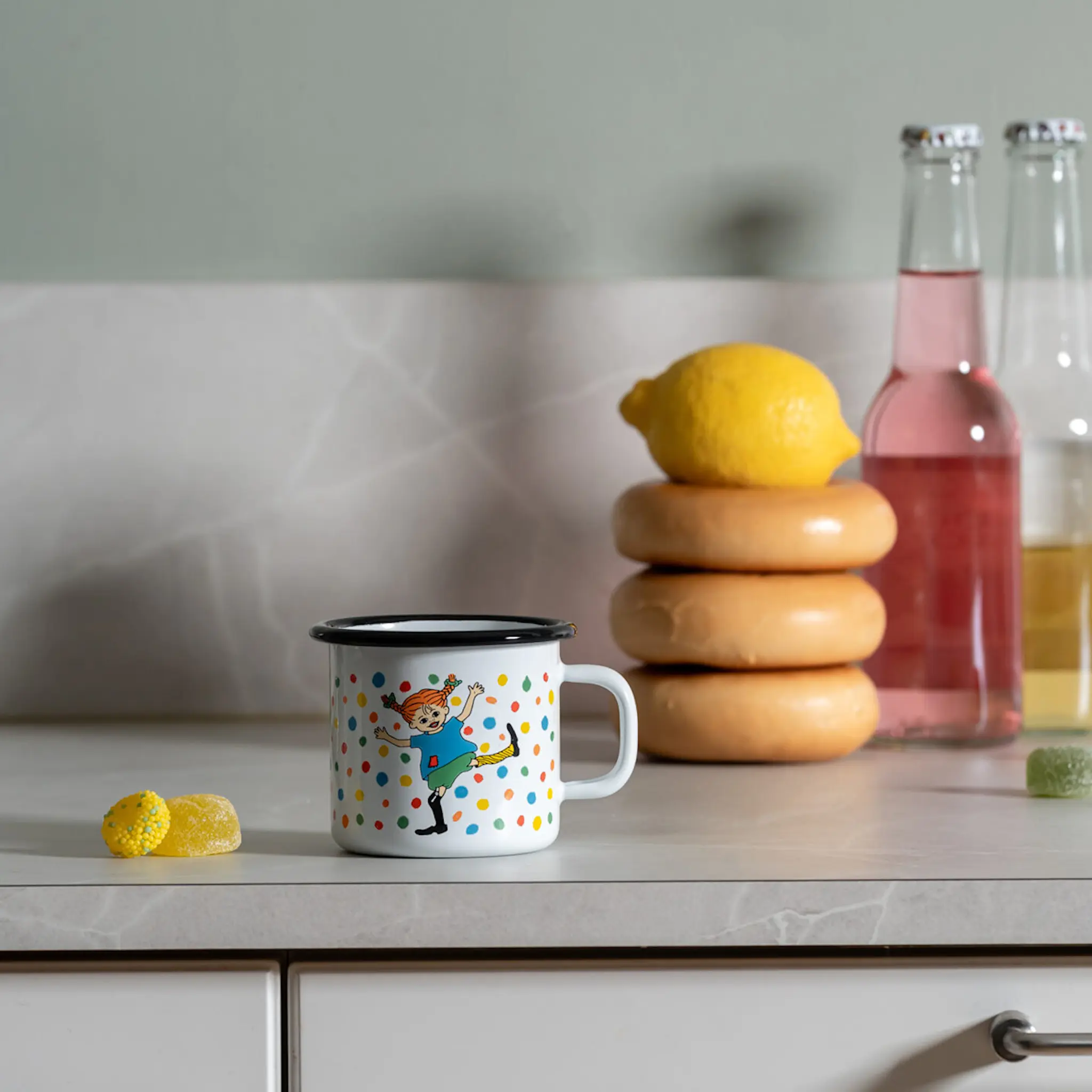 Muurla Pippi emaljmugg 25 cl hoppsansa
