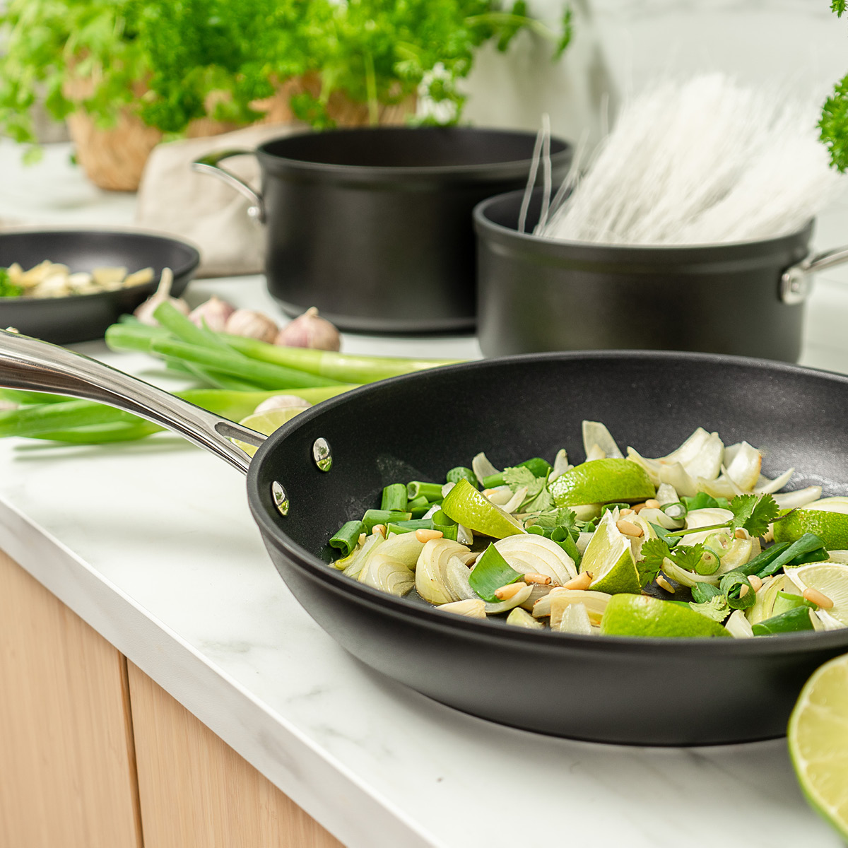 Modern House Black Line stekpanna 28 cm svart