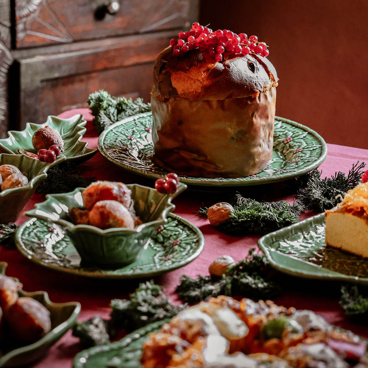 Bordallo Pinheiro Holly serveringsfat 34 cm mistel grön