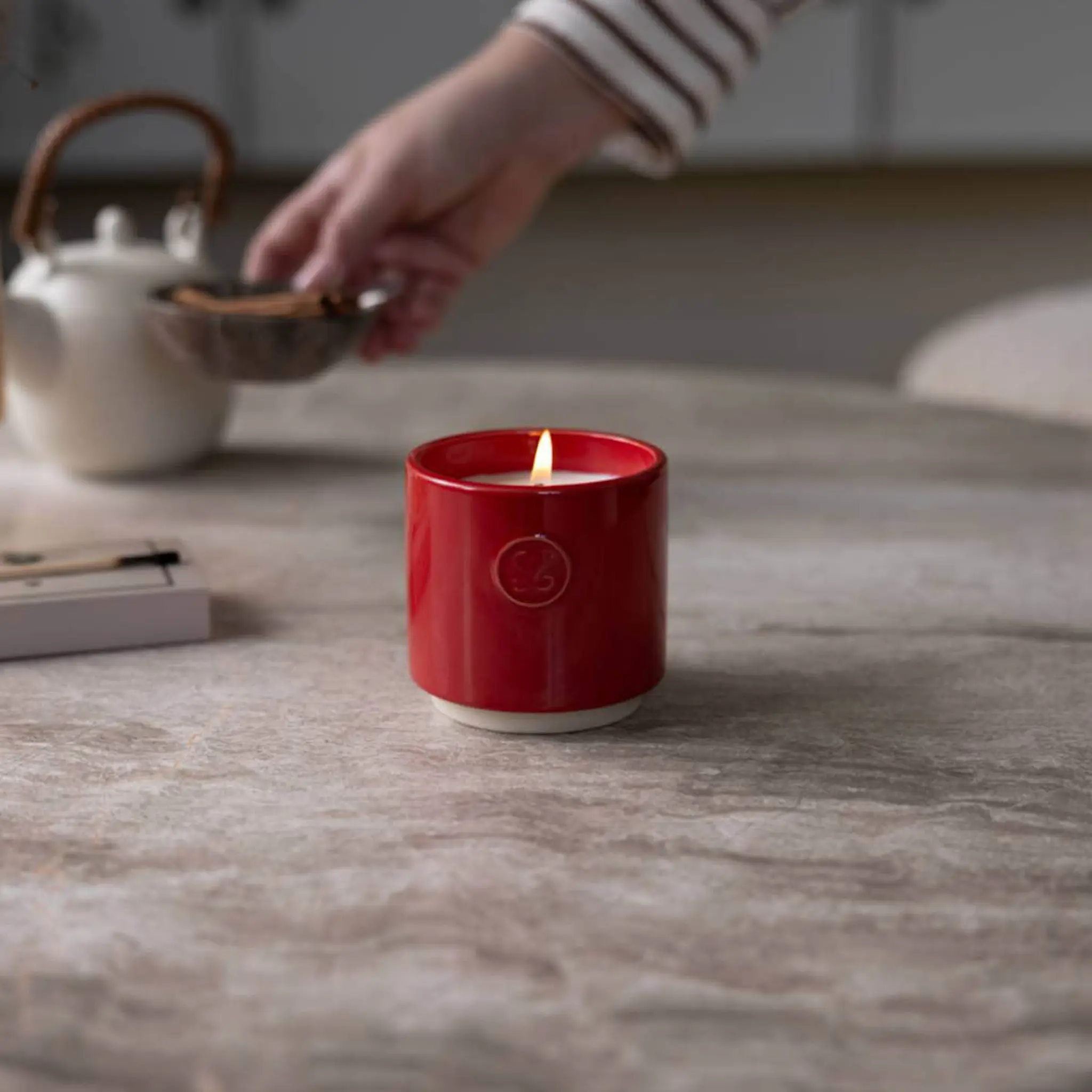 Liljeholmens Duftlys "Lisa" 7,9 cm rød