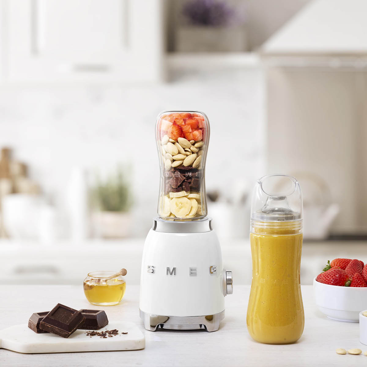 Smeg Smeg Sportblender PBF01 0,6 L Vit