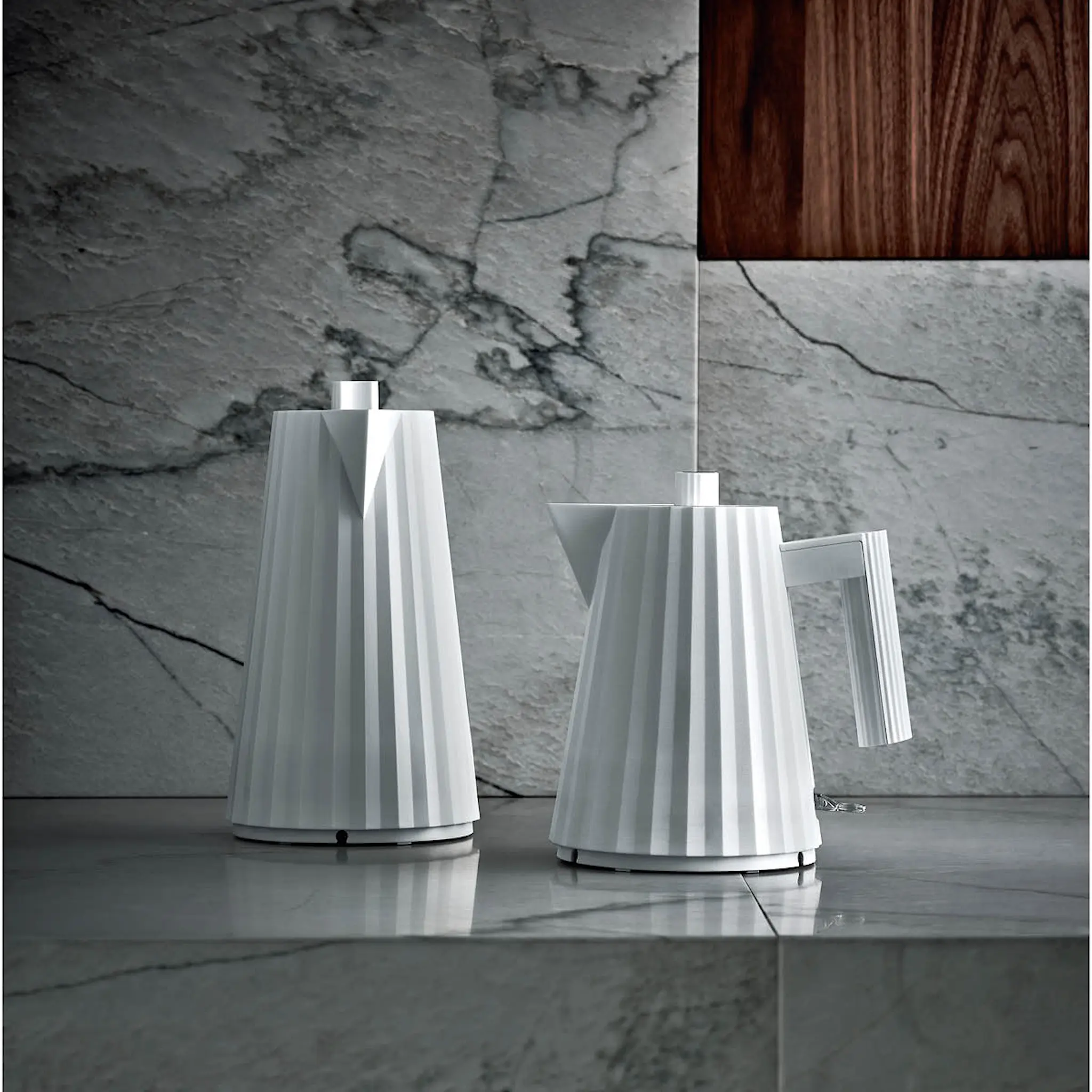 Alessi Plissé vattenkokare 1,7 L 2400W vit