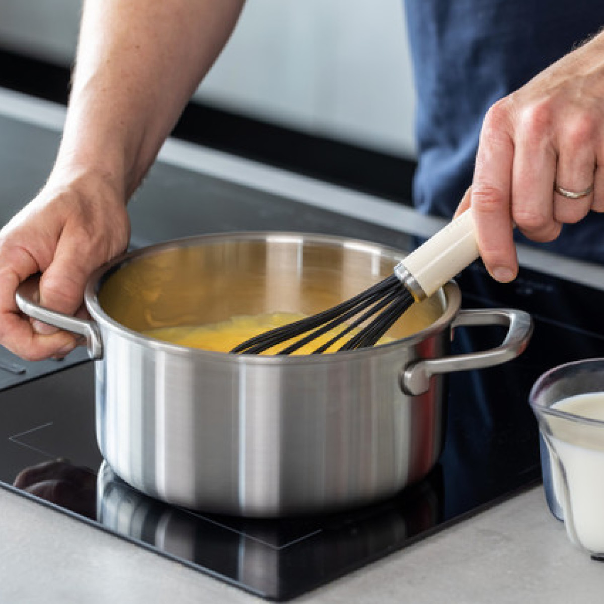 KitchenAid Core Pallovispilä silikoni 27,5 cm Almond Cream