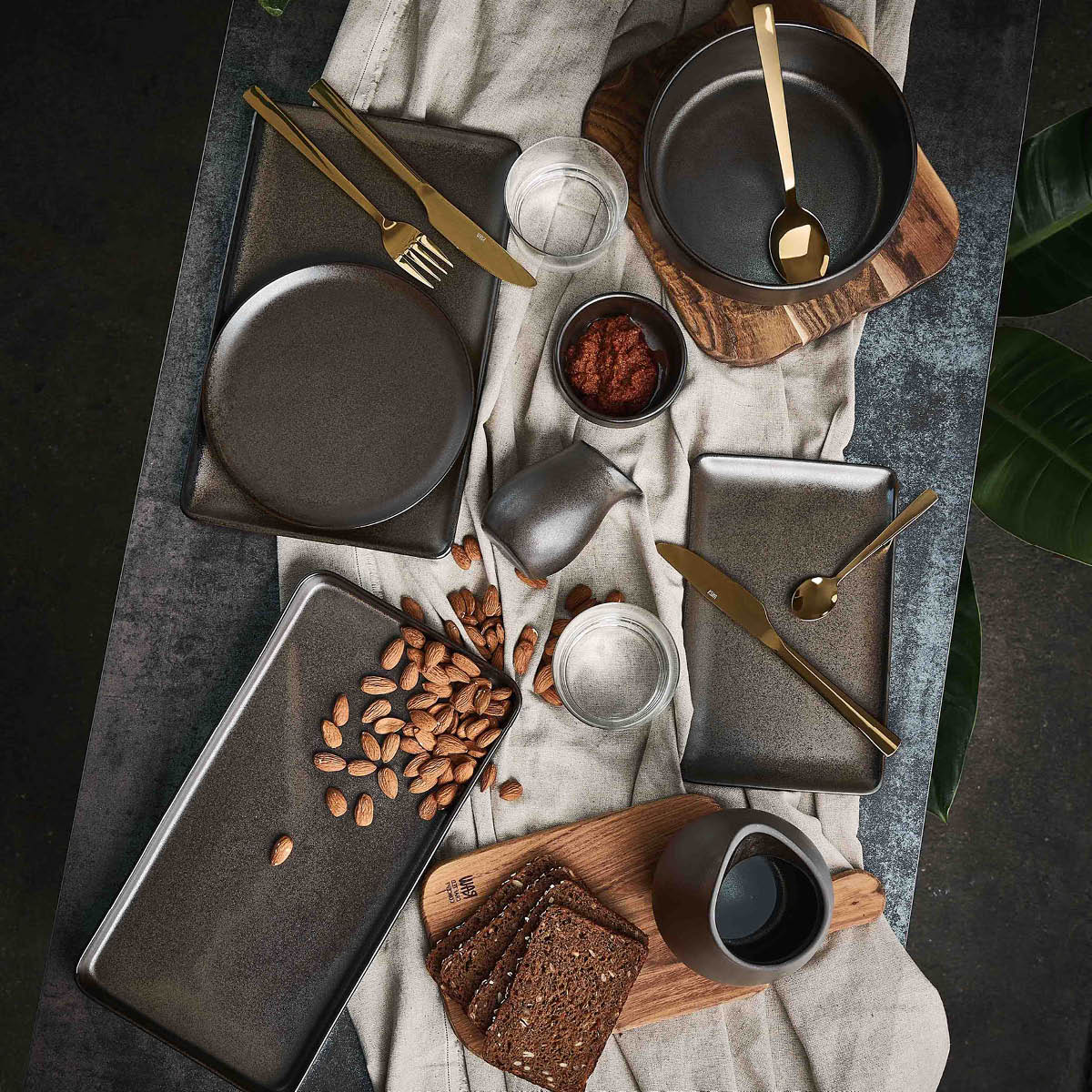 Aida RAW Metallic Brown tallerken 23,5x15 cm